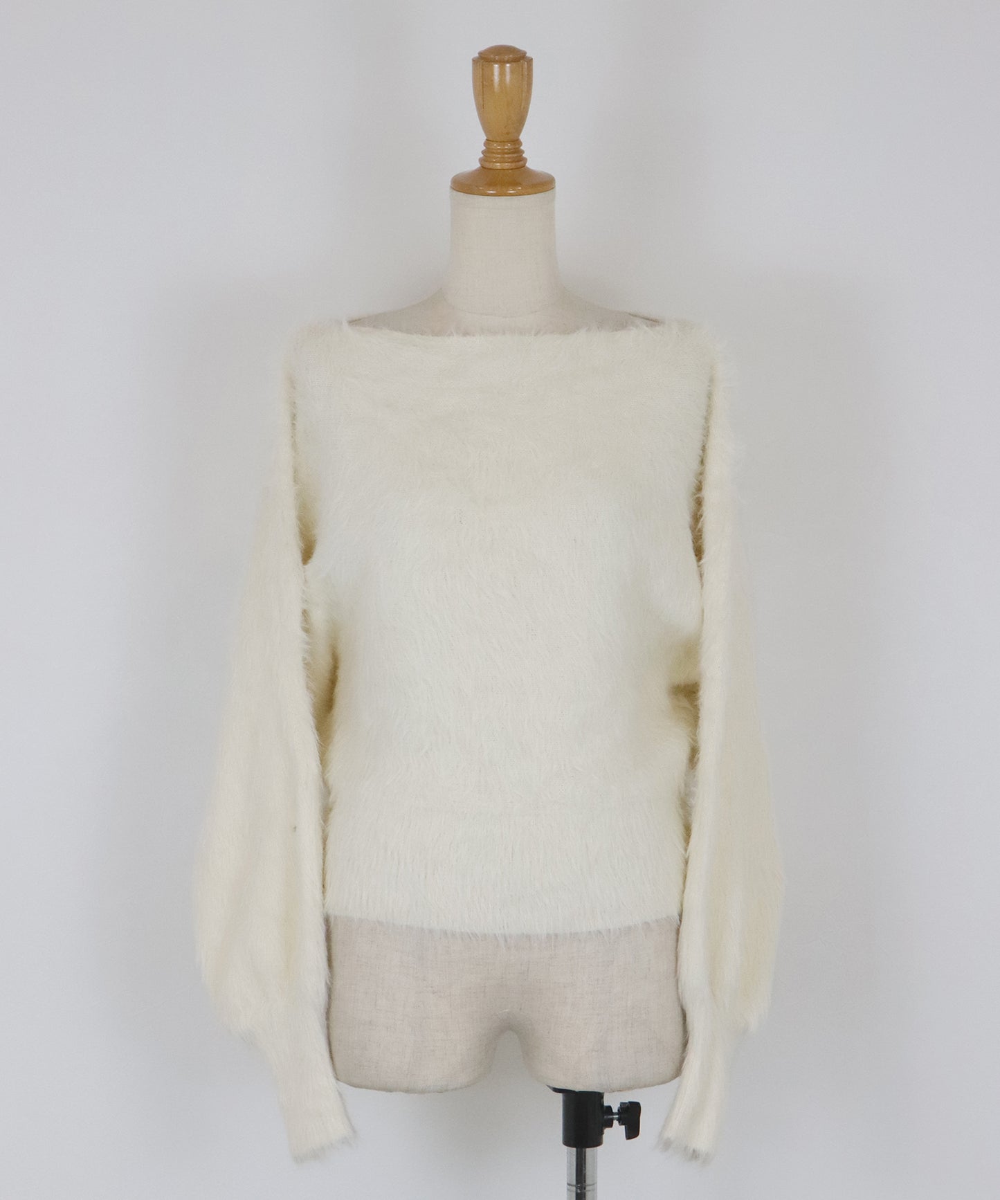 オフショルシャギーニット