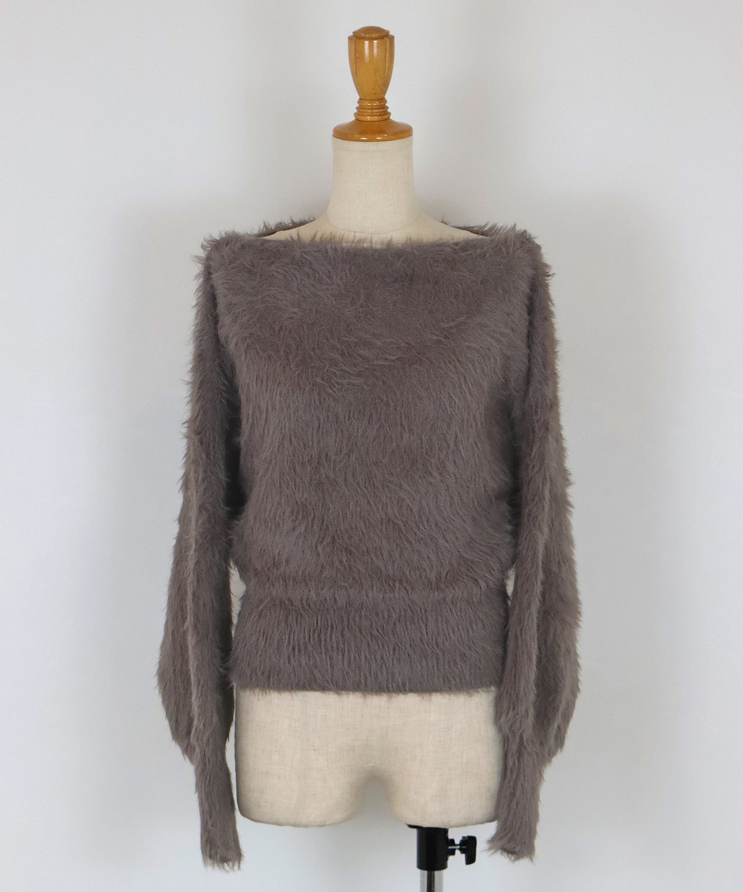 オフショルシャギーニット