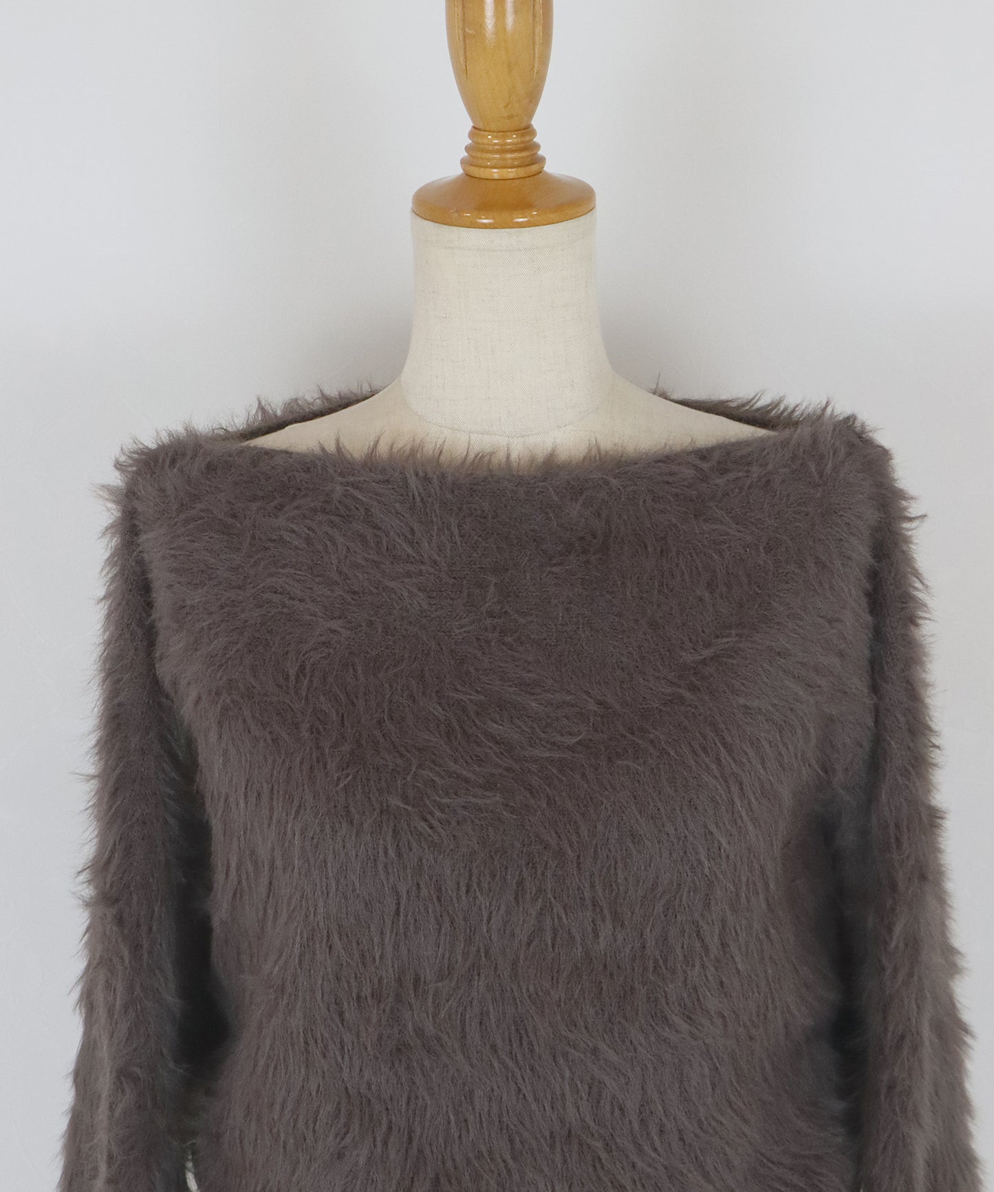 オフショルシャギーニット