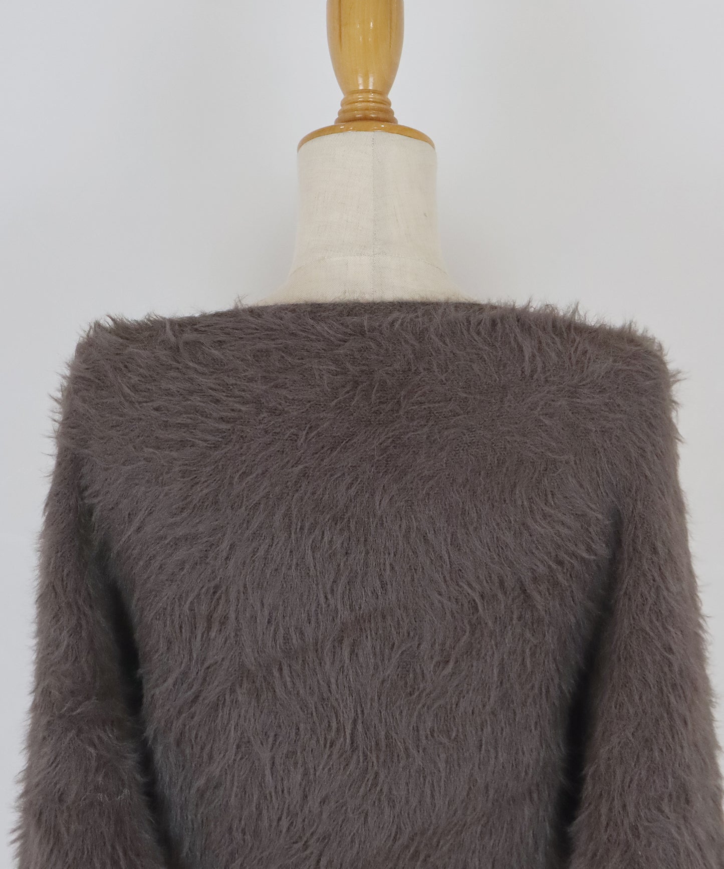 オフショルシャギーニット