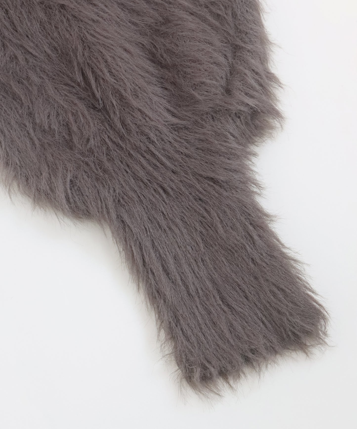 オフショルシャギーニット