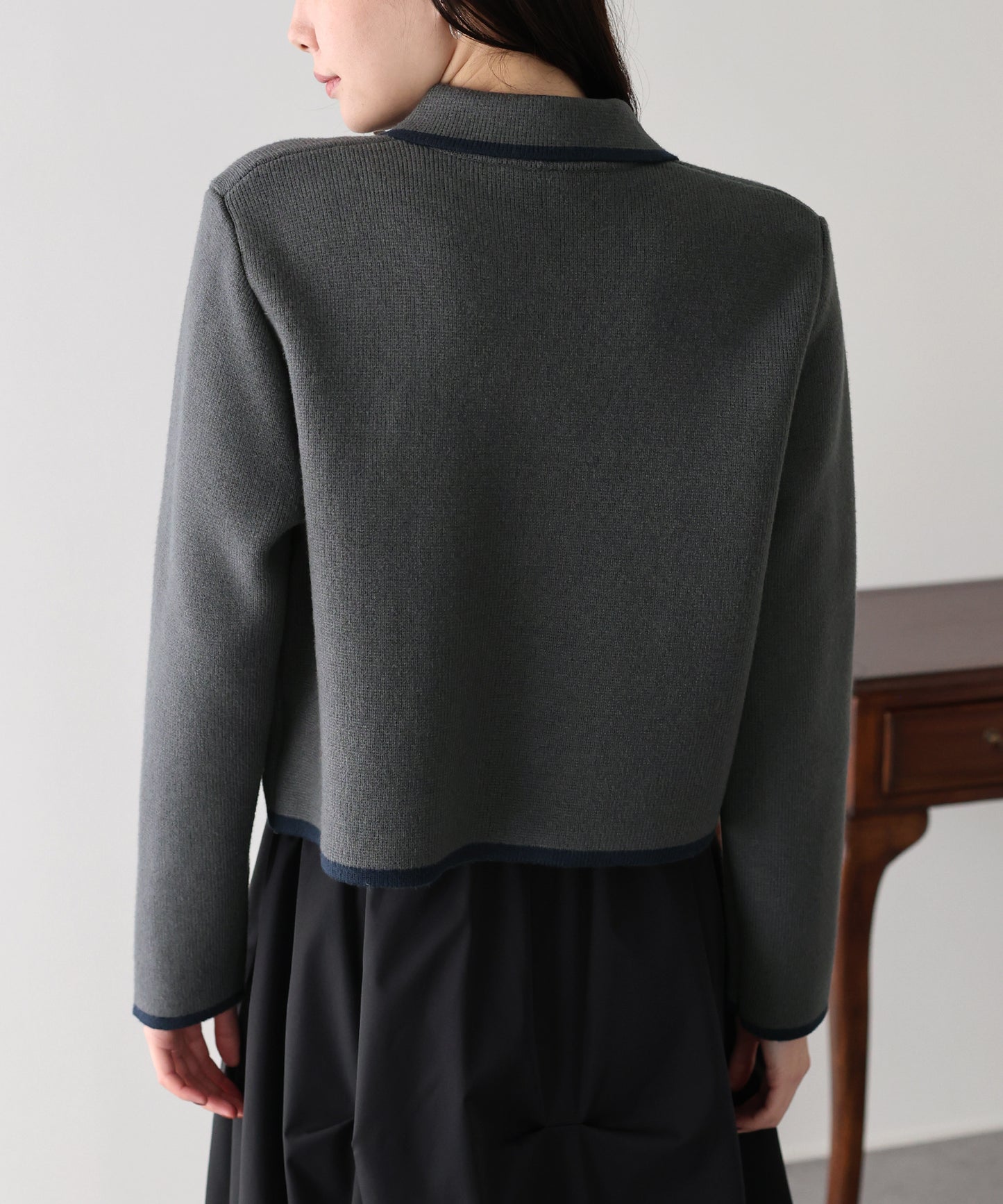 襟付きニットジャケット