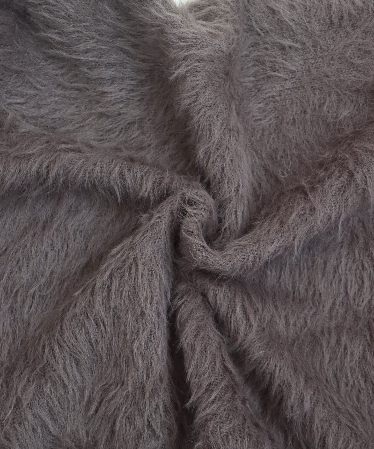 オフショルシャギーニット