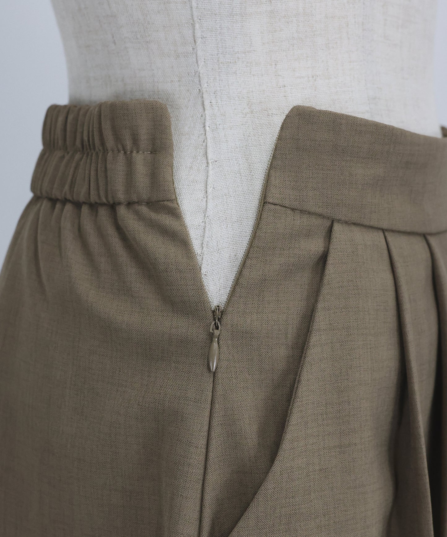 サイドベルトプリーツスカート