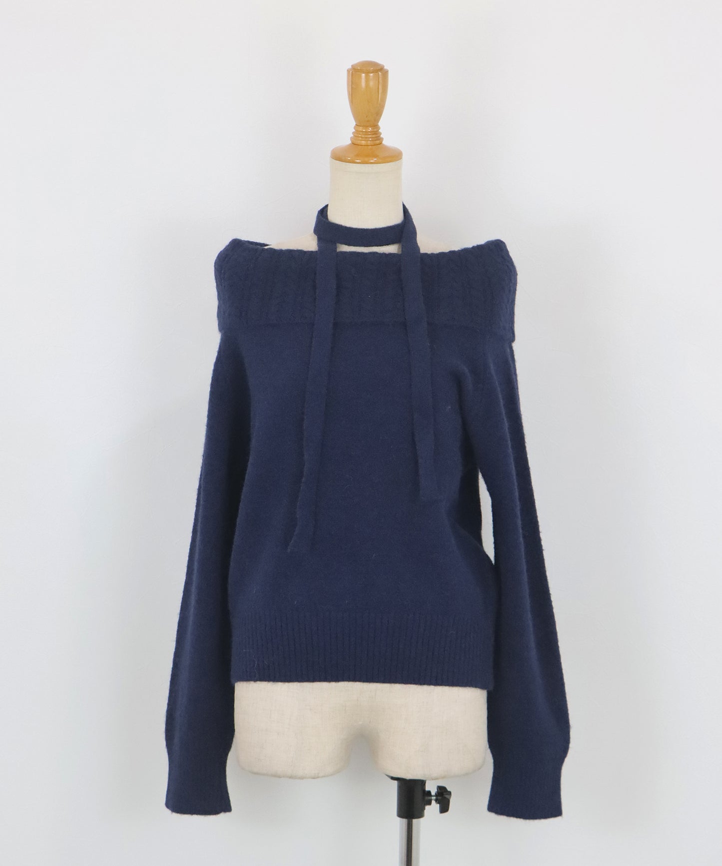 【早割5％OFF】リボンタイ付きオフショルダーニット