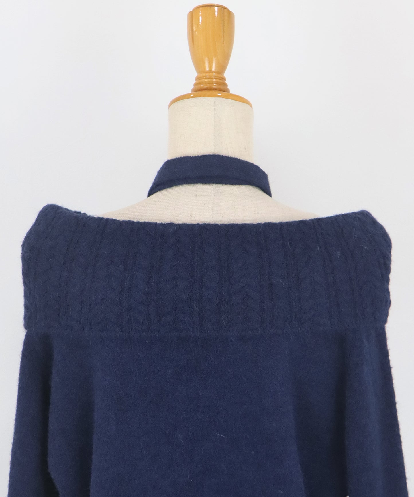 【早割5％OFF】リボンタイ付きオフショルダーニット