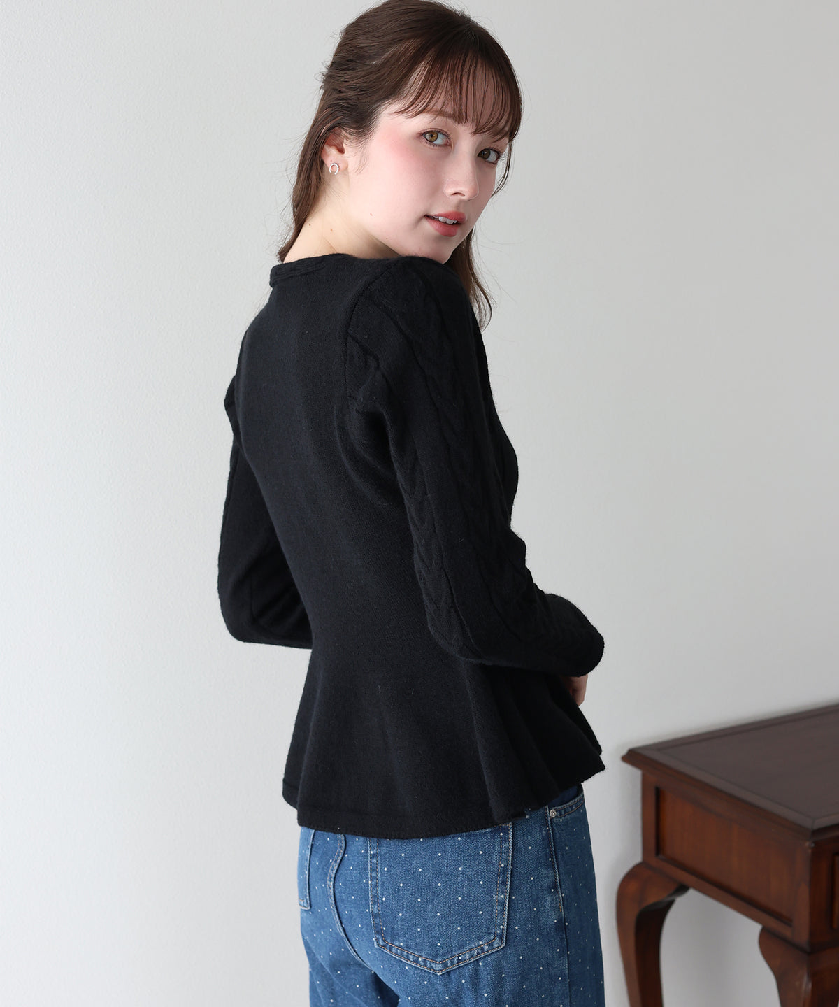 【早割5％OFF】ケーブルペプラムカーディガン