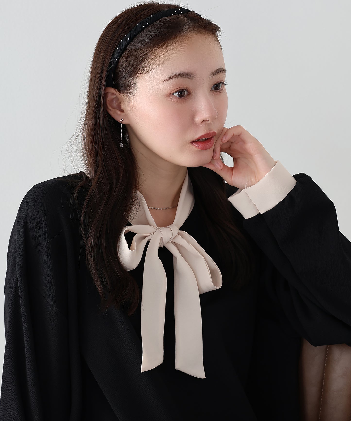 【早割5％OFF】スタッズ付きツイストカチューシャ【ネコポス】