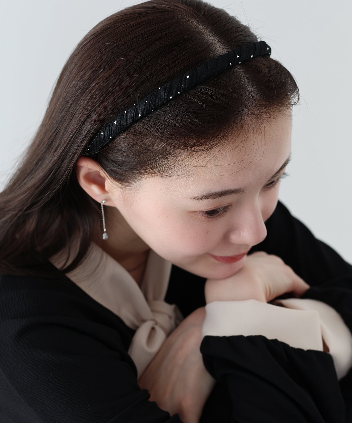 【早割5％OFF】スタッズ付きツイストカチューシャ【ネコポス】