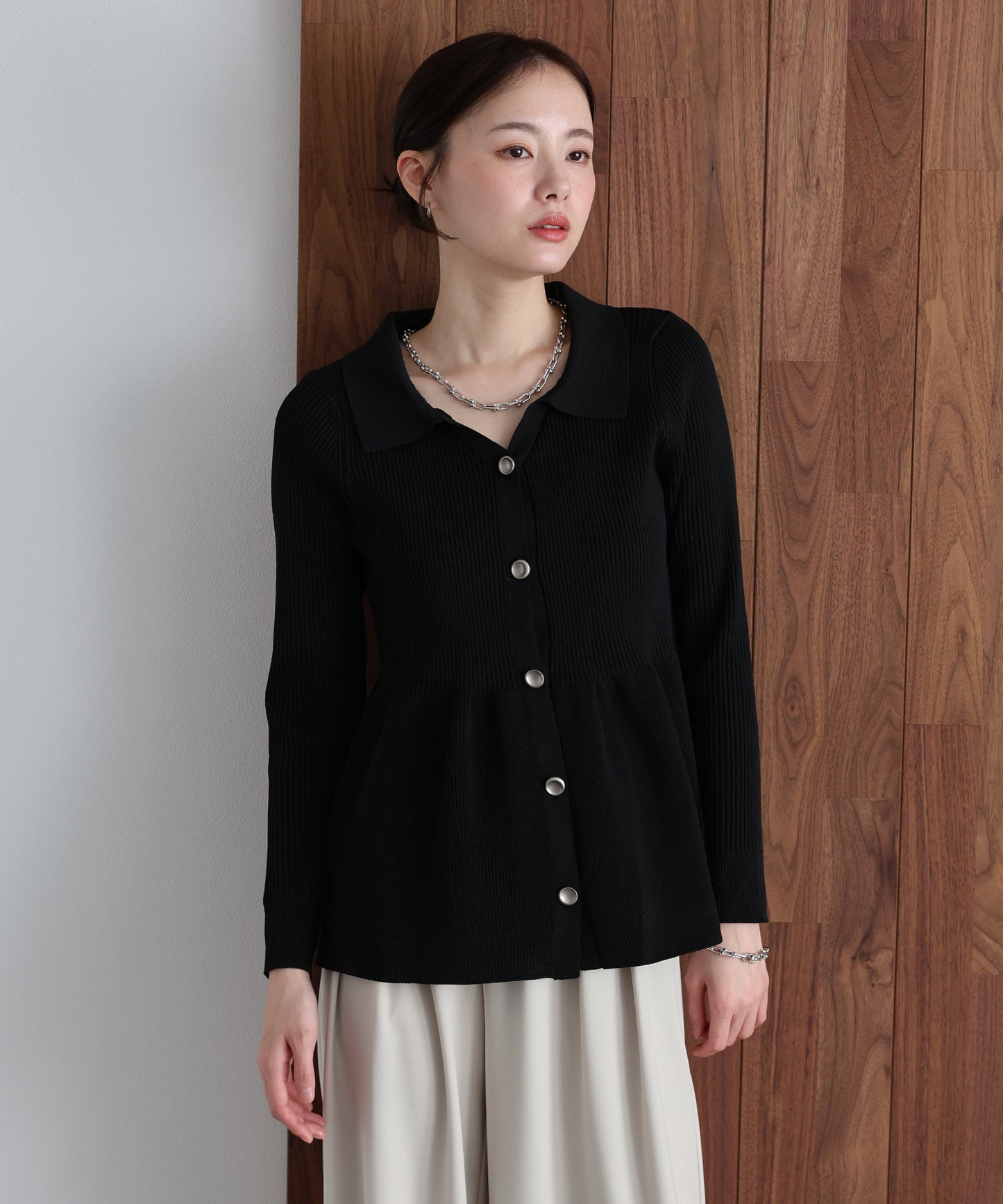 スキッパーペプラムニット