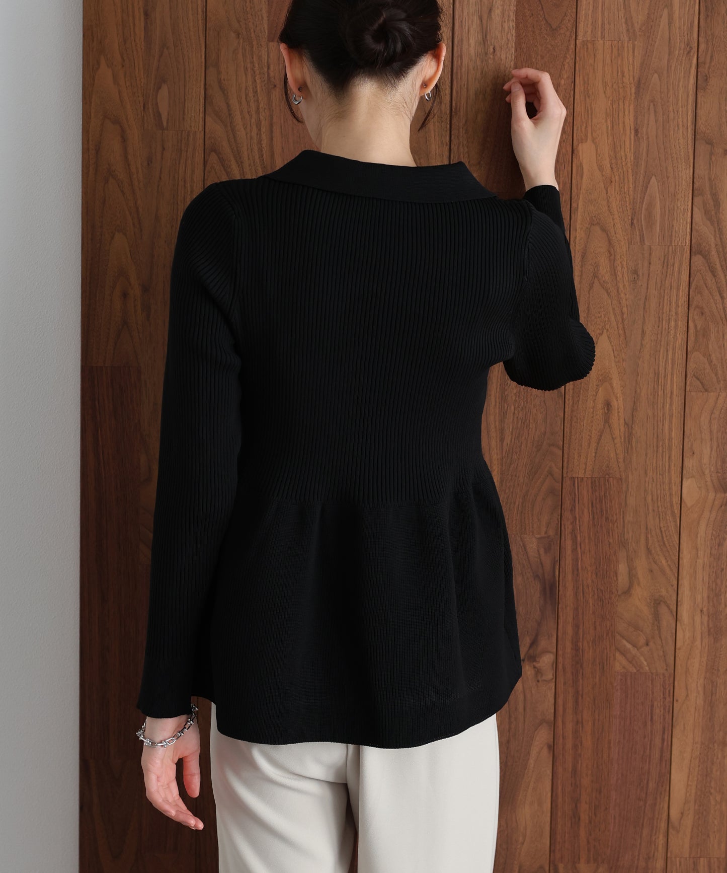 スキッパーペプラムニット