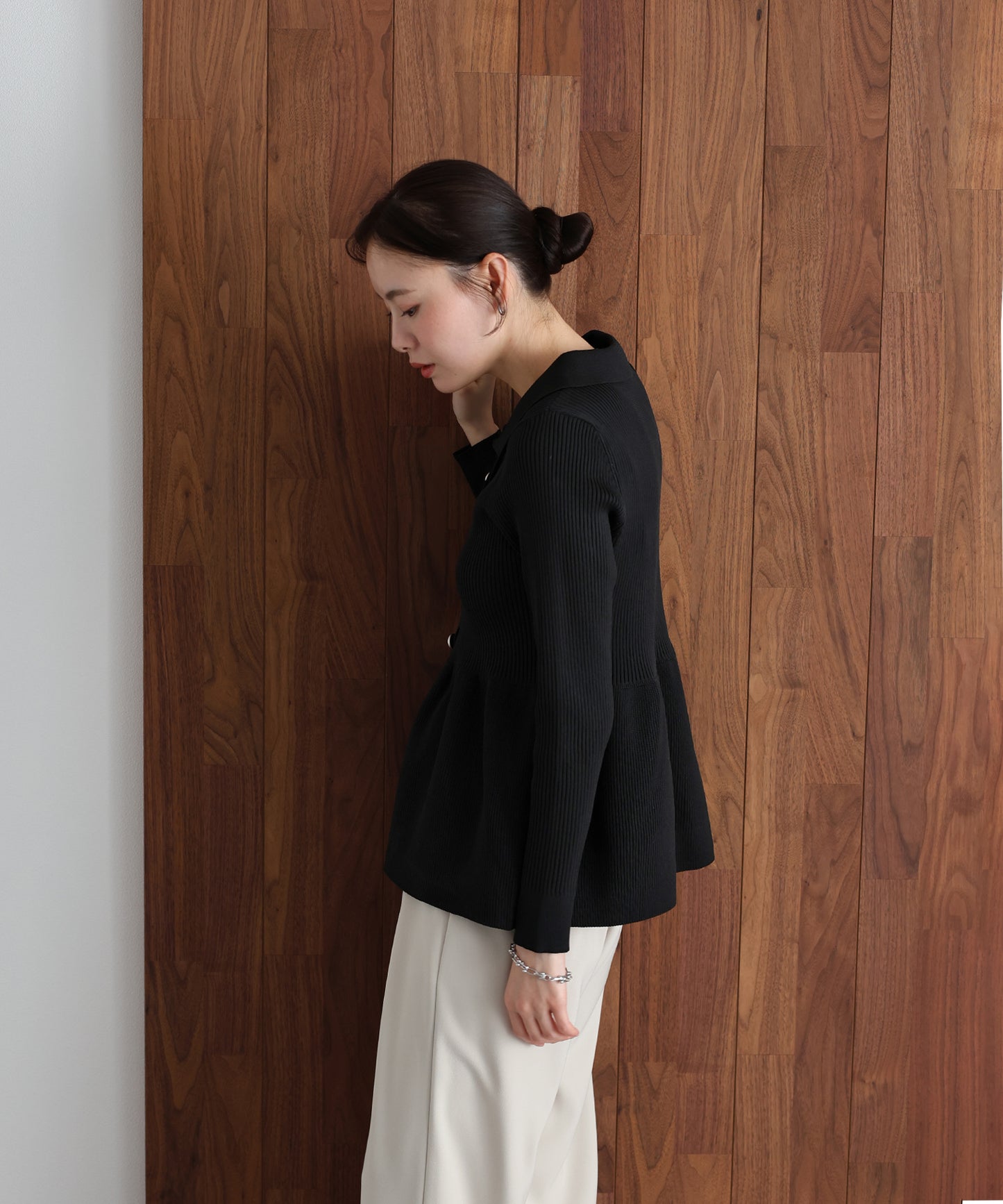 スキッパーペプラムニット