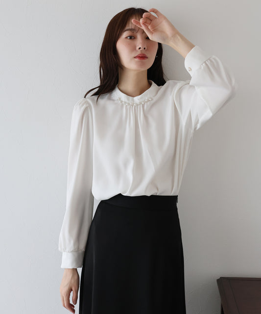 【早割5％OFF】パール＆ビジュー付きスタンドカラーブラウス【ネコポス】