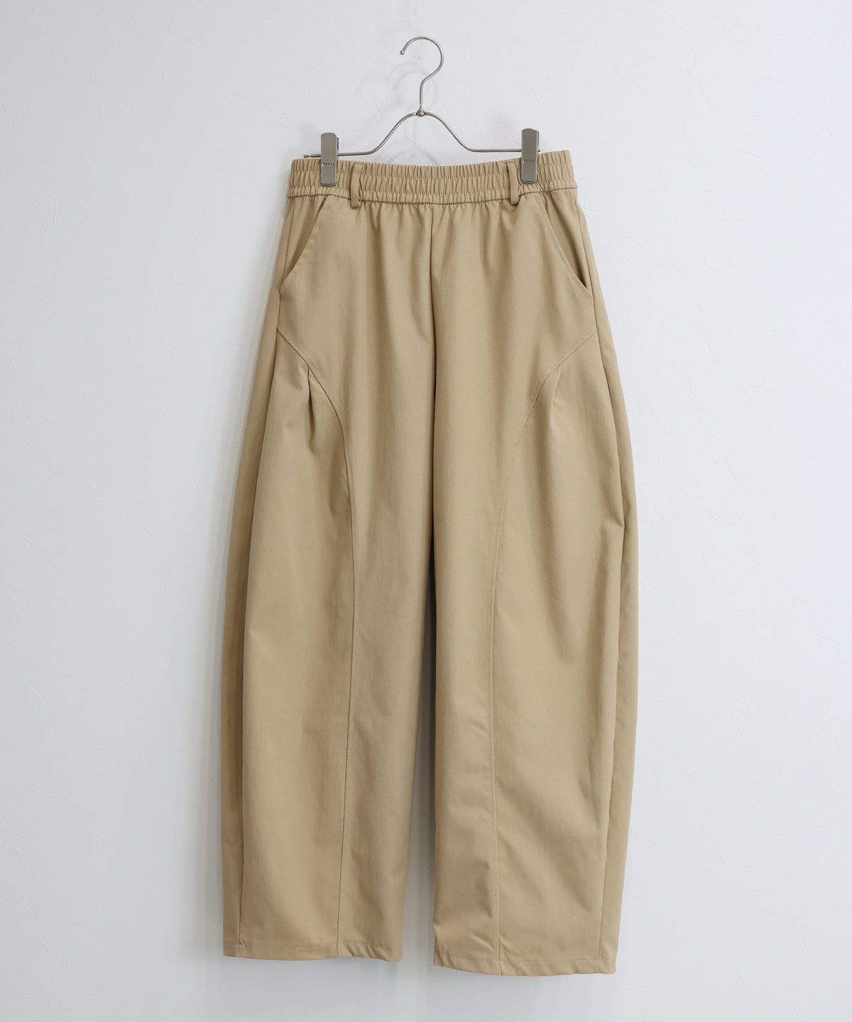 カーブパンツ