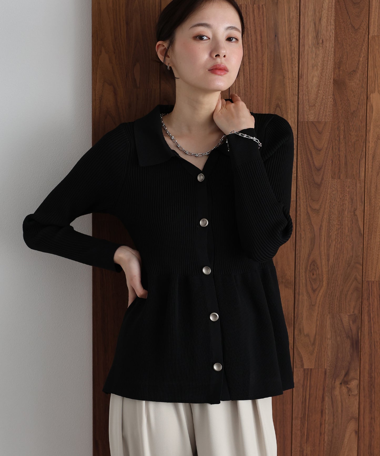 スキッパーペプラムニット