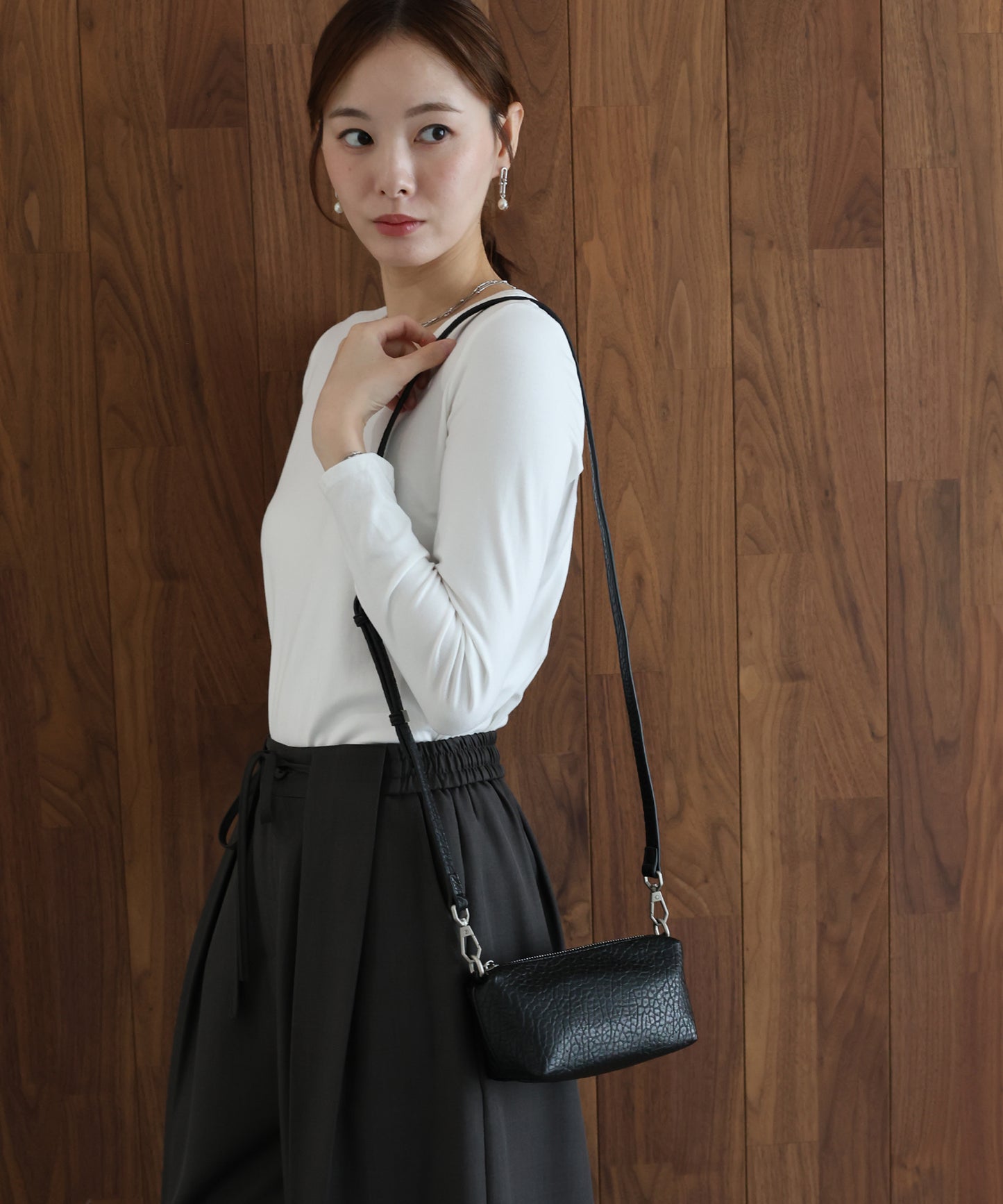 【早割5％OFF】ポーチ付きベルトデザインハンドバッグ