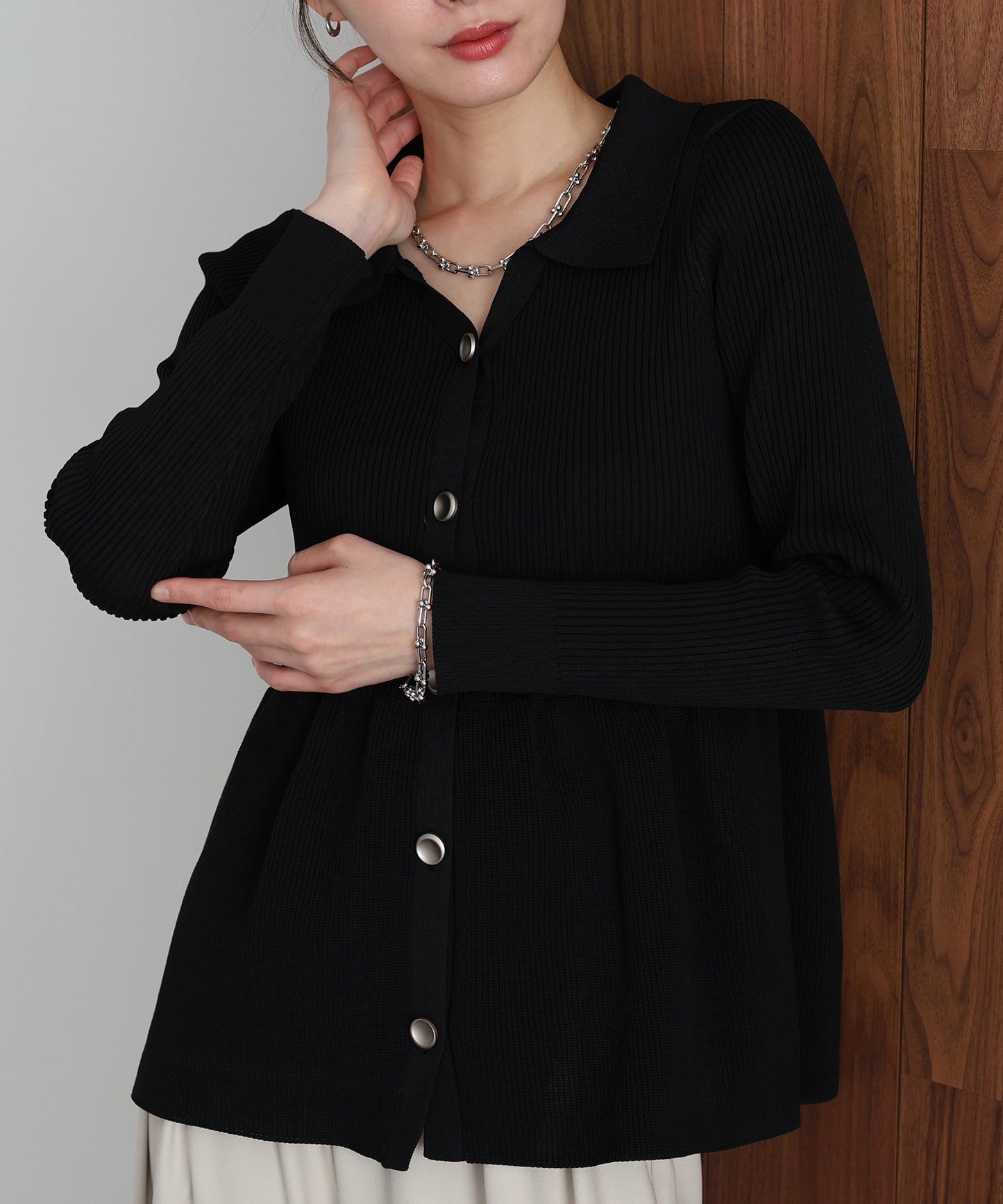 スキッパーペプラムニット