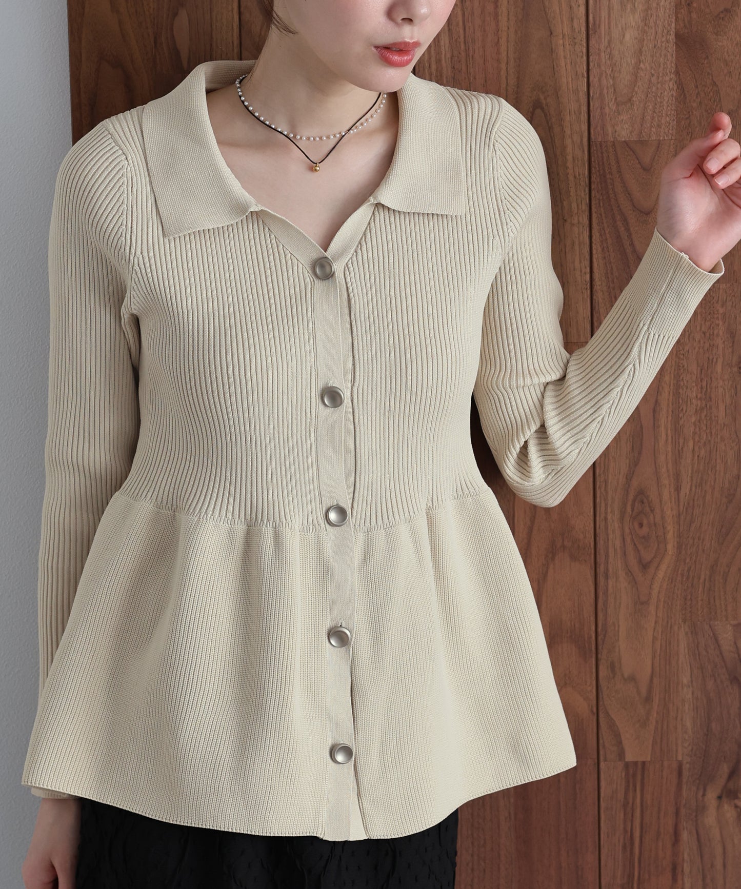 スキッパーペプラムニット