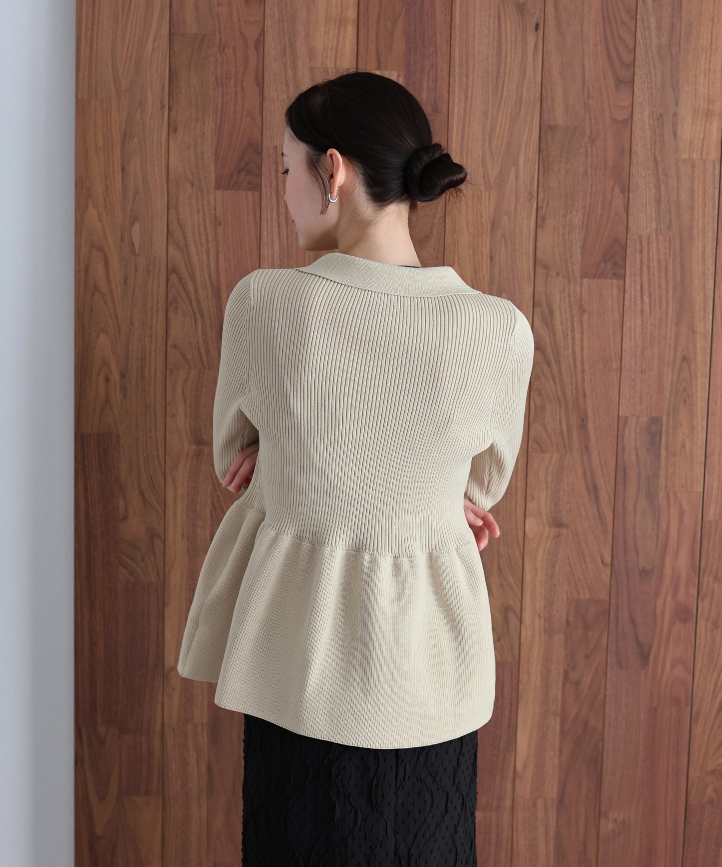 スキッパーペプラムニット