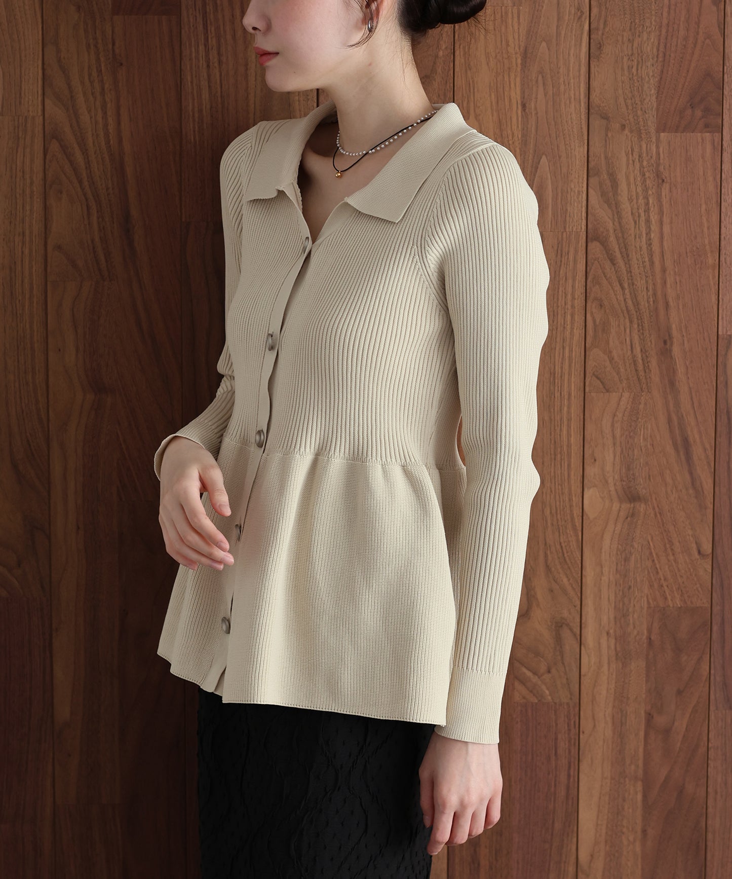 スキッパーペプラムニット