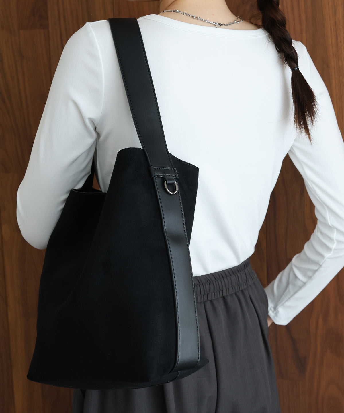 【早割5％OFF】ポーチ付きスウェードショルダーバッグ