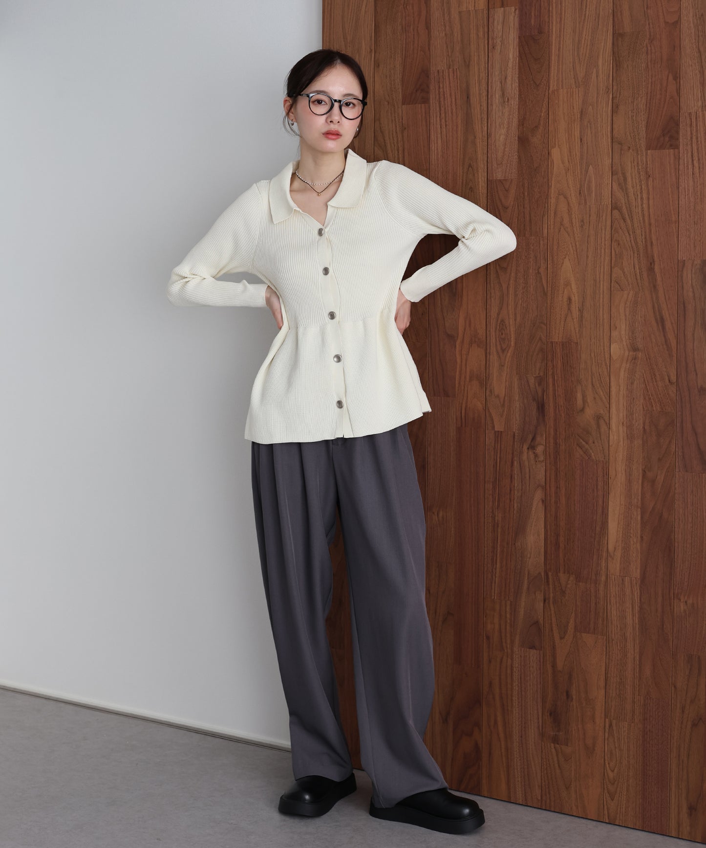 スキッパーペプラムニット