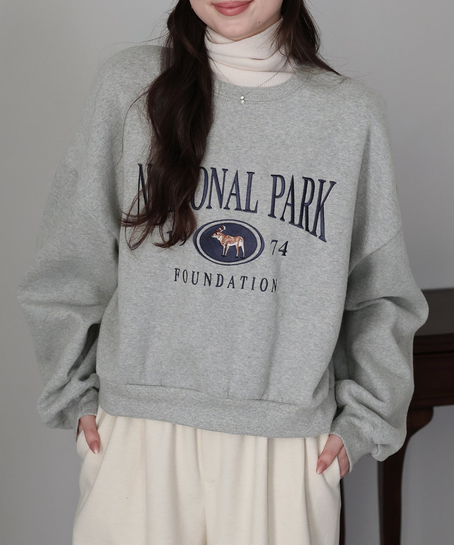 【早割5％OFF】裏起毛ディア刺繍スウェット