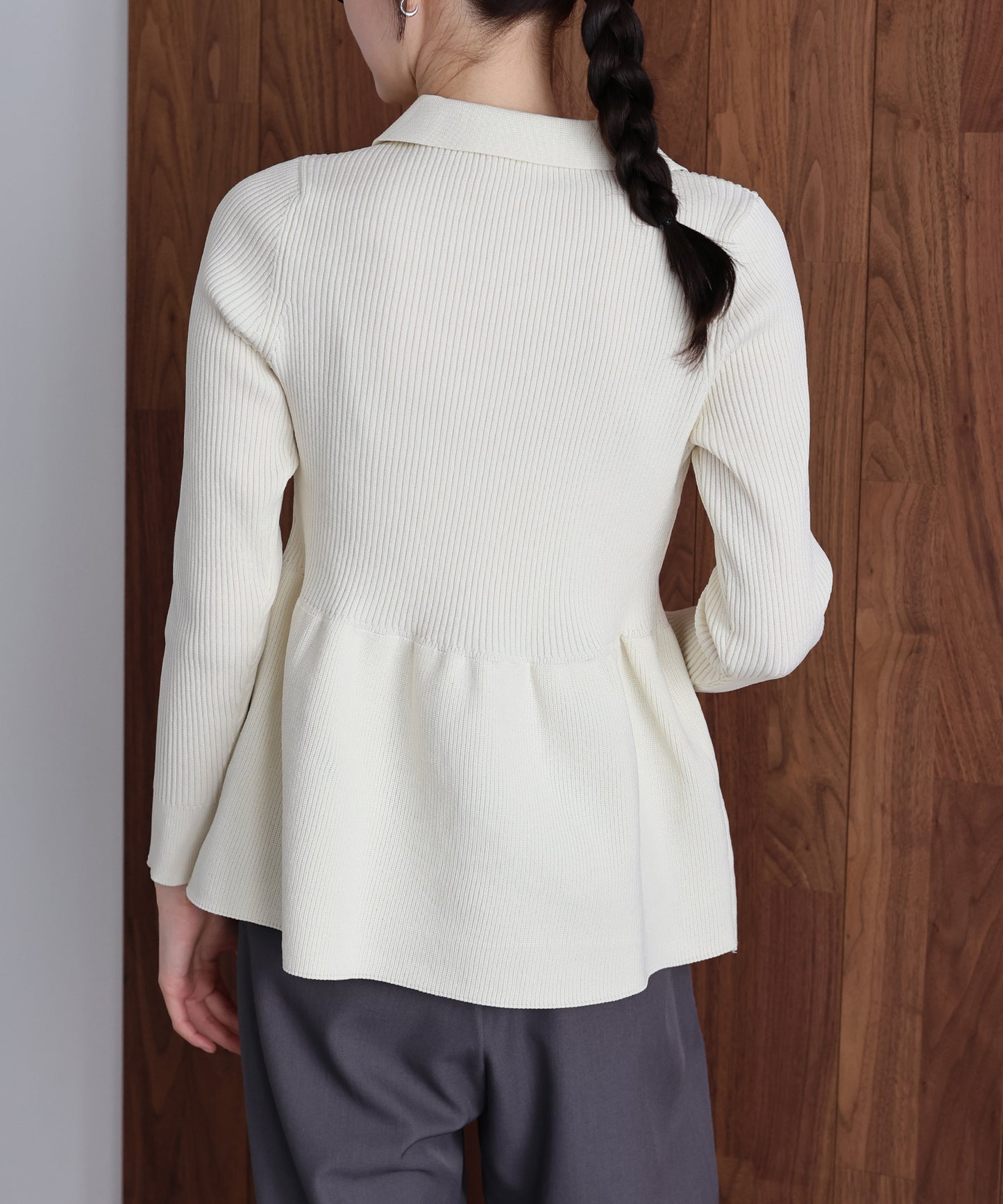 スキッパーペプラムニット