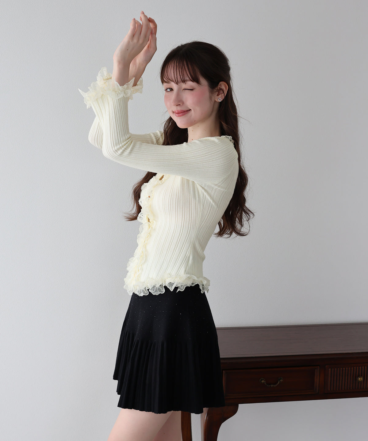 【早割5％OFF】フリルレーストリムニット