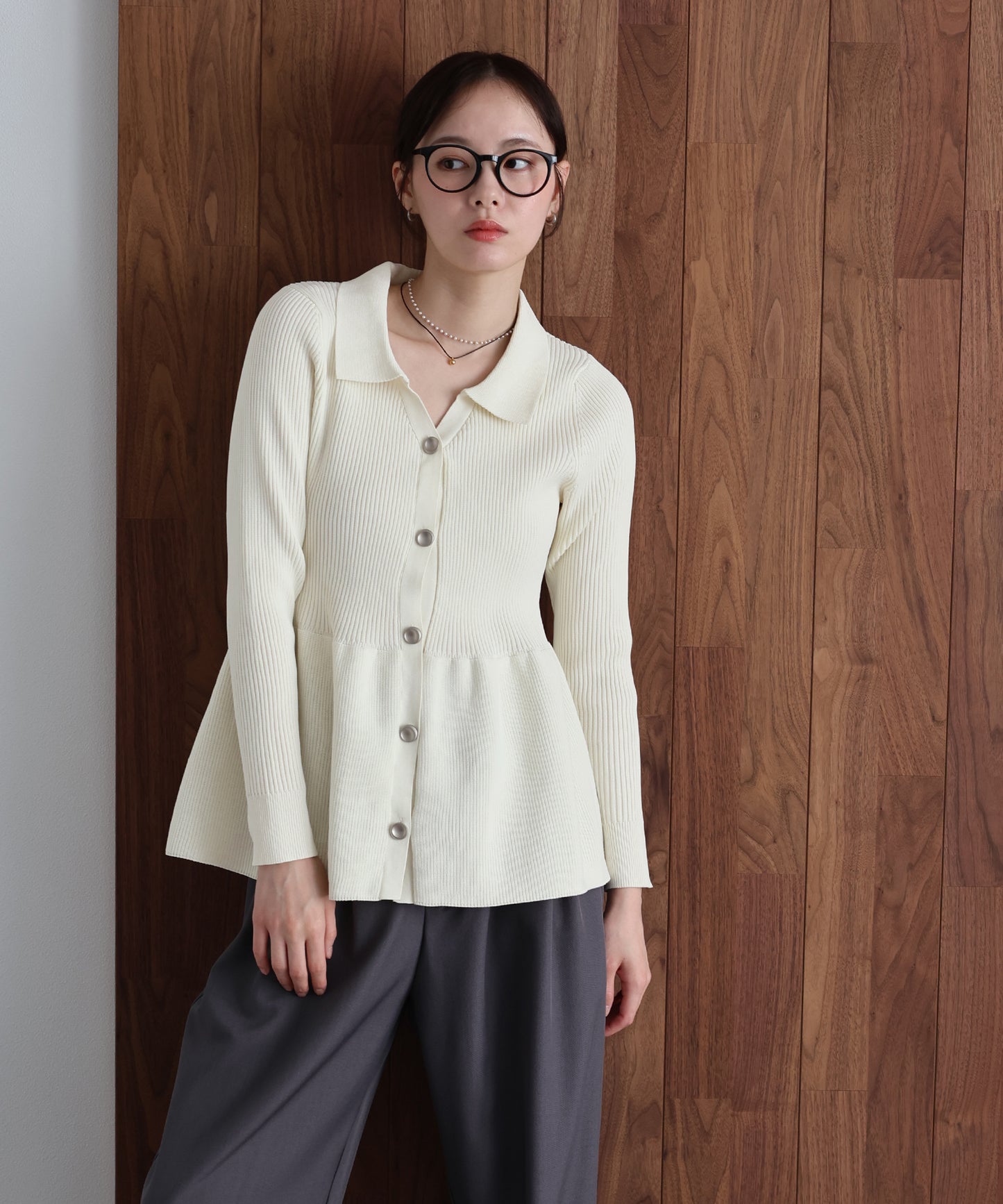 【早割5％OFF】スキッパーペプラムニット