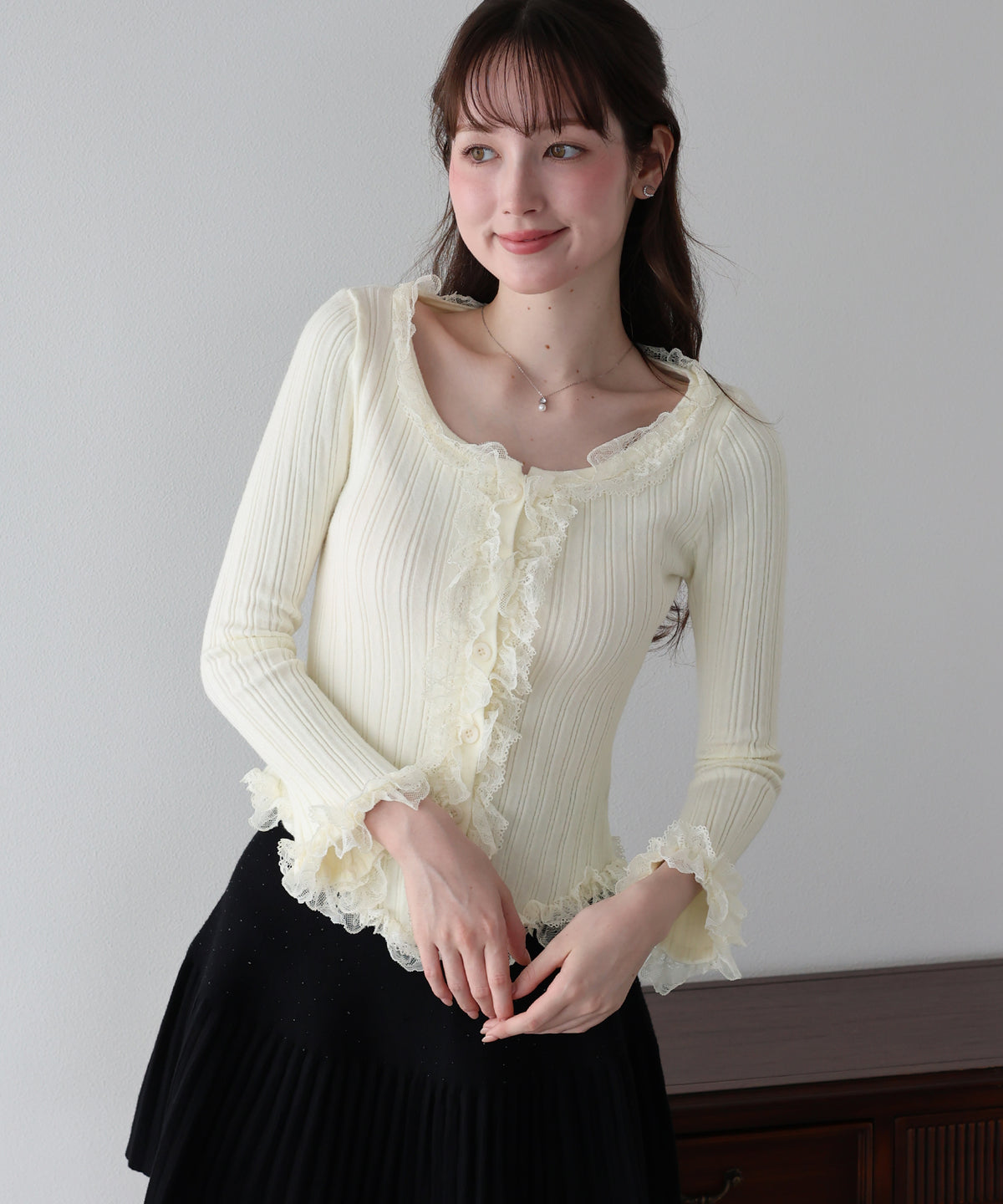 【早割5％OFF】フリルレーストリムニット