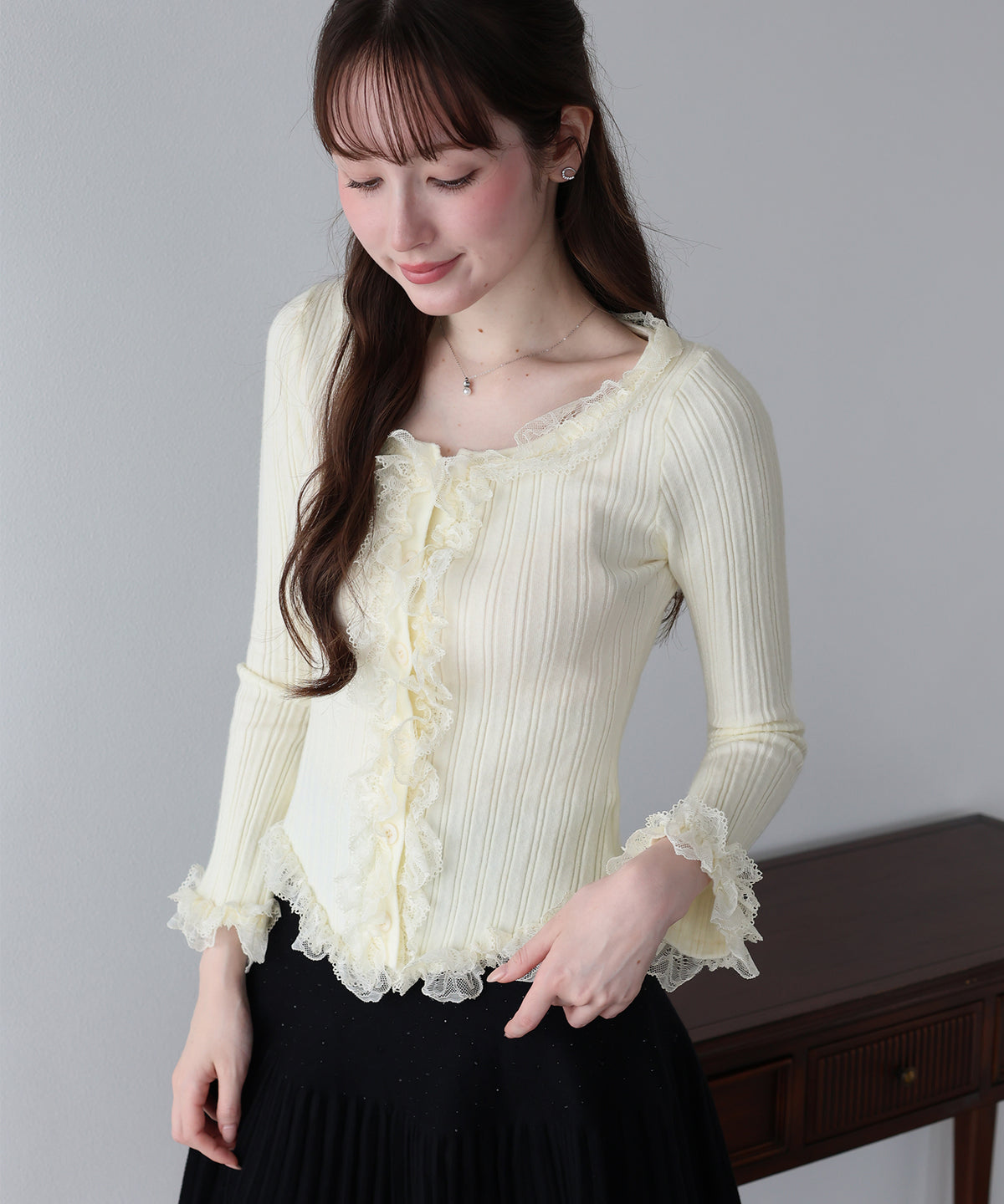【早割5％OFF】フリルレーストリムニット