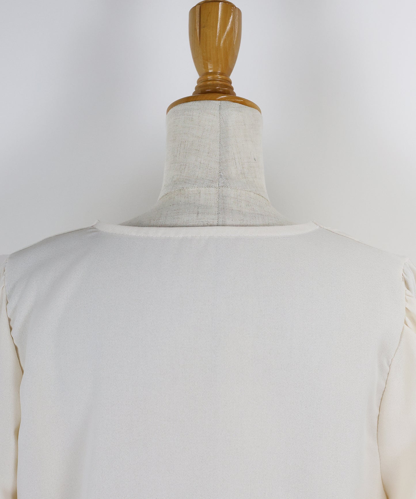 スクエアネックパールボタンブラウス【ネコポス】