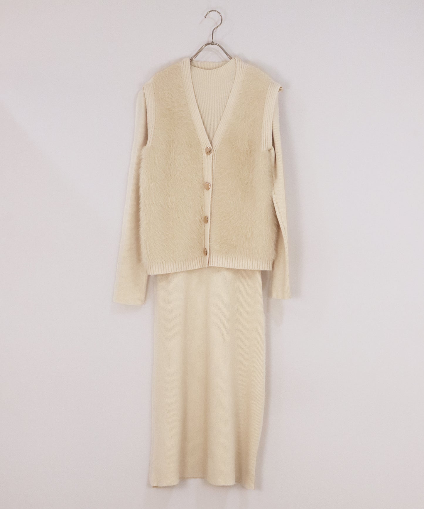 【早割5％OFF】シャギーベスト＆ニットワンピースセットアップ