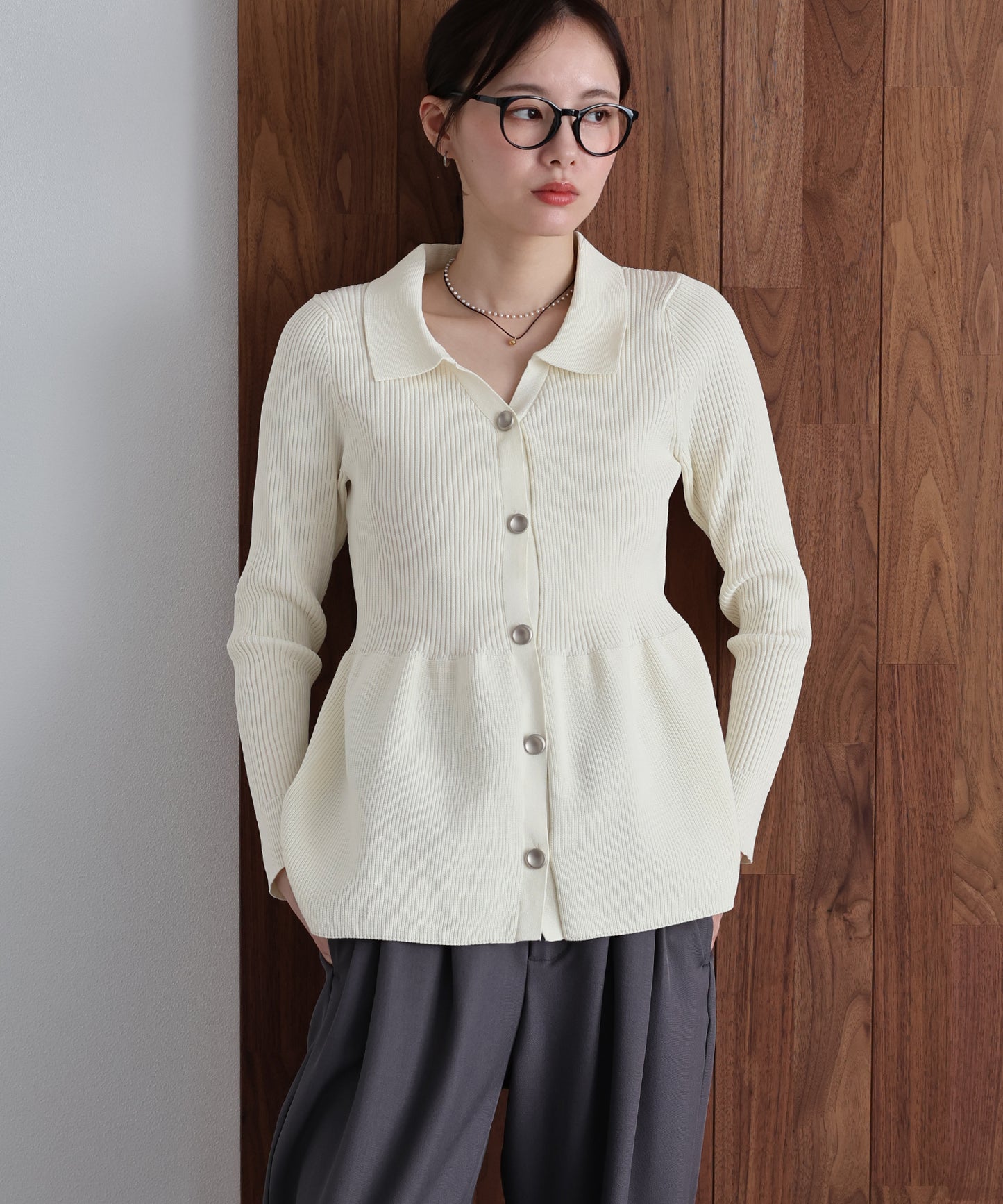 スキッパーペプラムニット