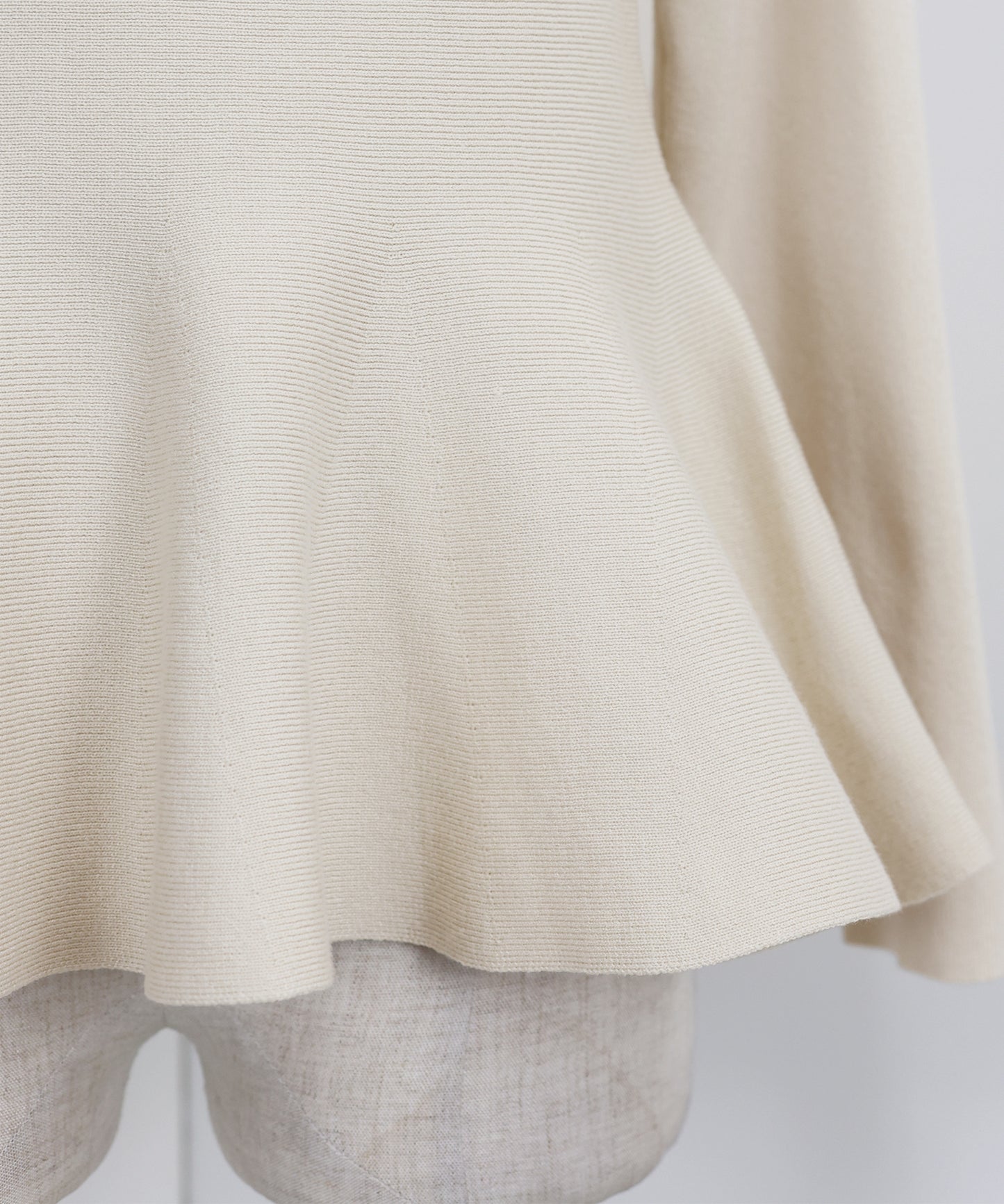 【TIME SALE】ハートネックペプラムニット