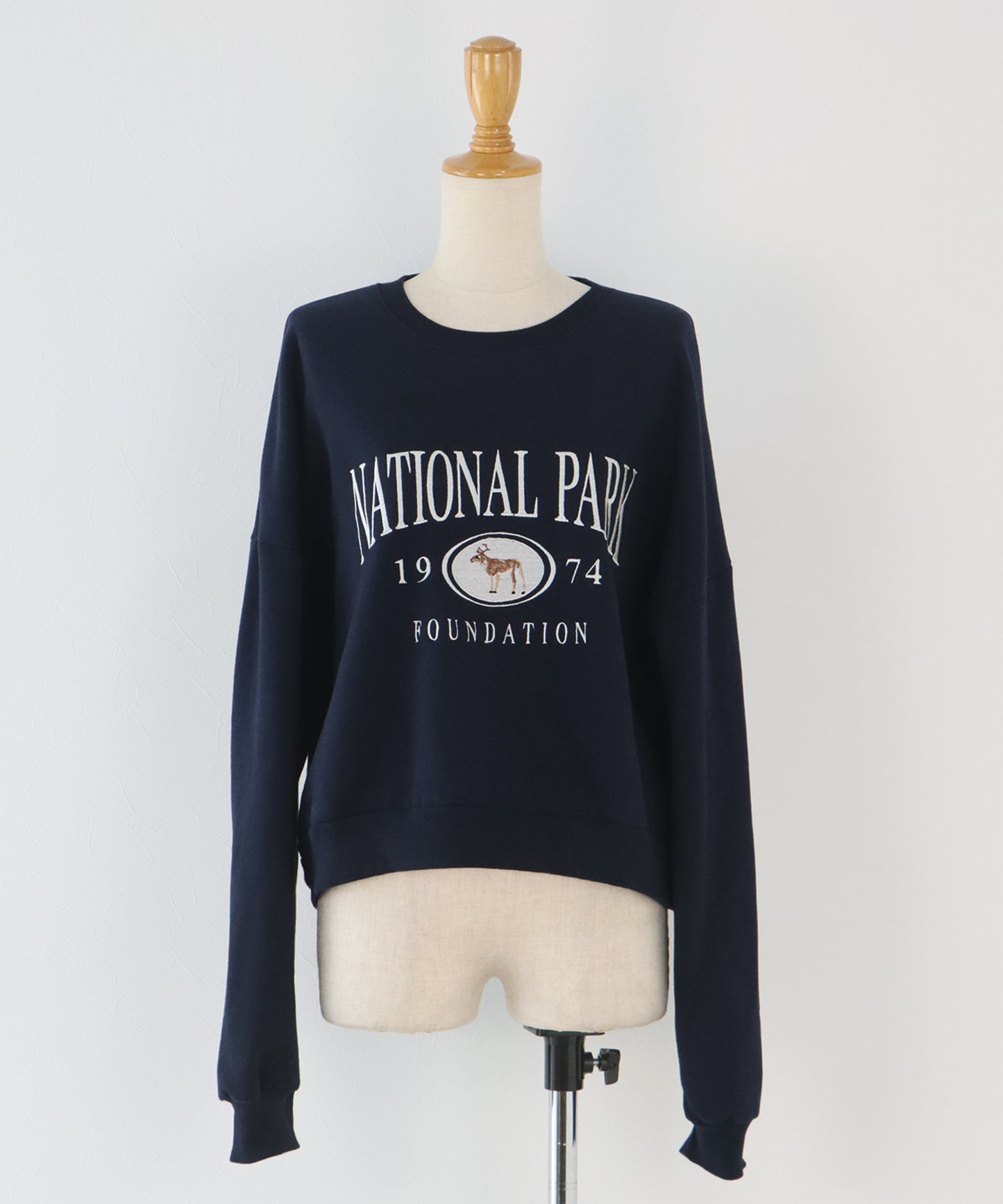 【早割5％OFF】裏起毛ディア刺繍スウェット