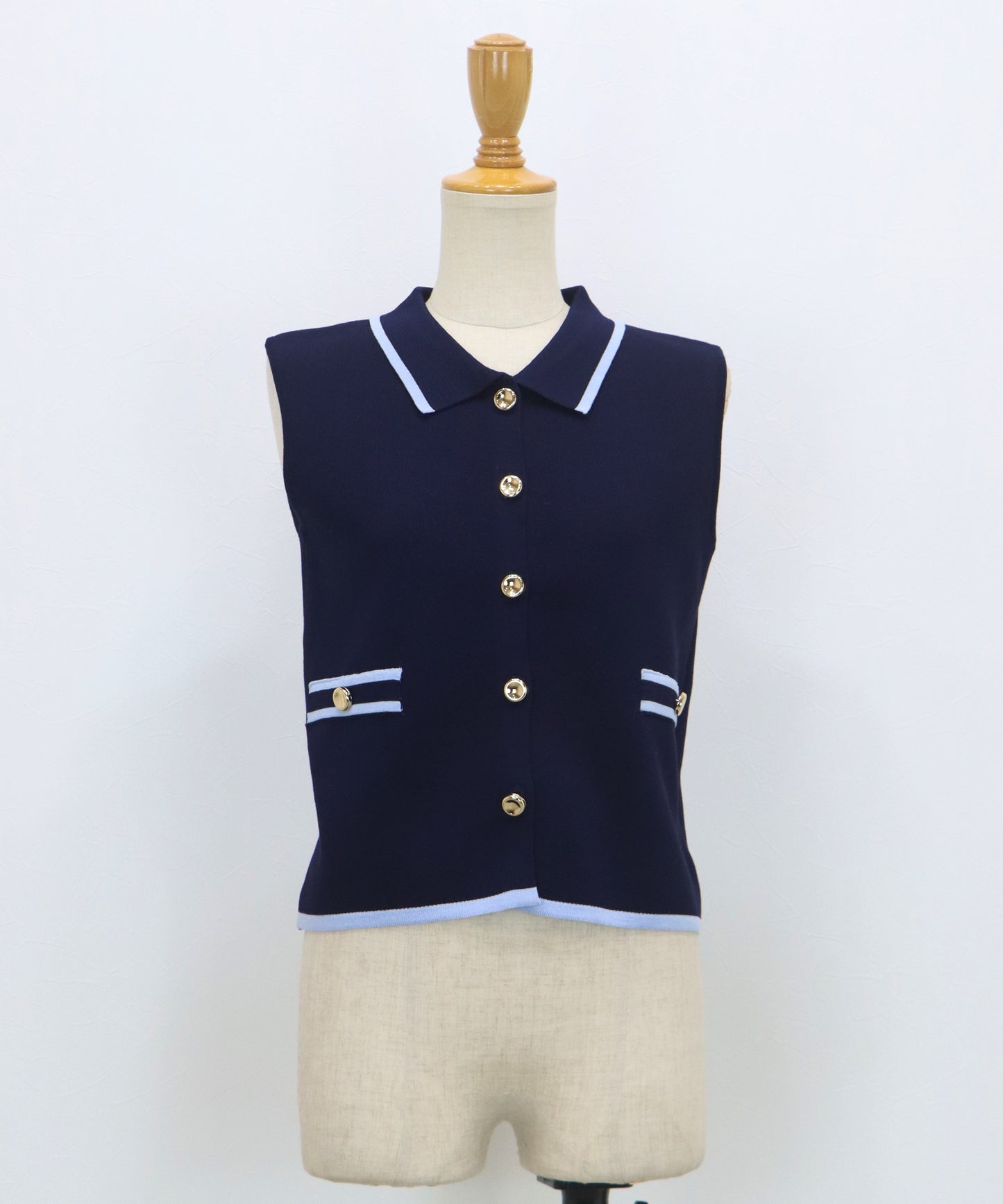 【早割5％OFF】ゴールドボタンノースリーブポロニット