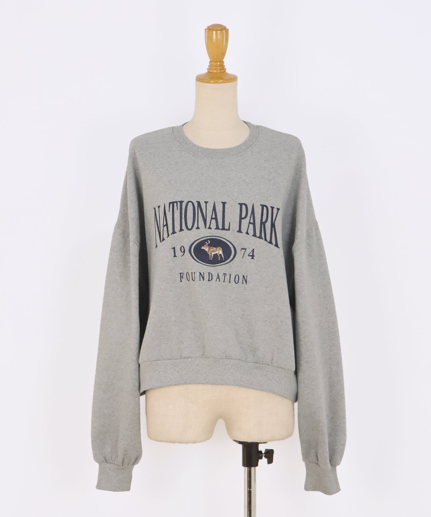 【早割5％OFF】裏起毛ディア刺繍スウェット