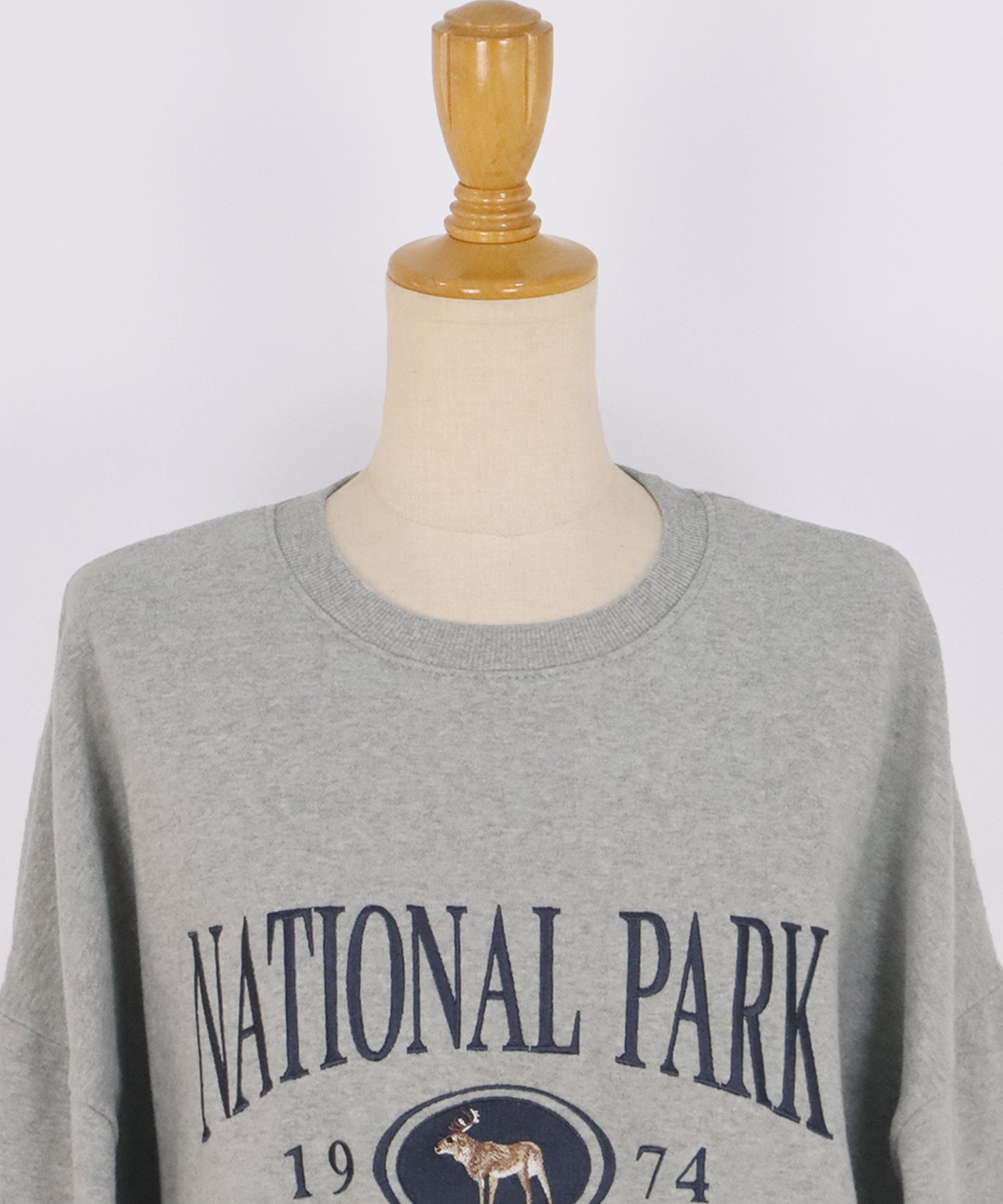 【早割5％OFF】裏起毛ディア刺繍スウェット