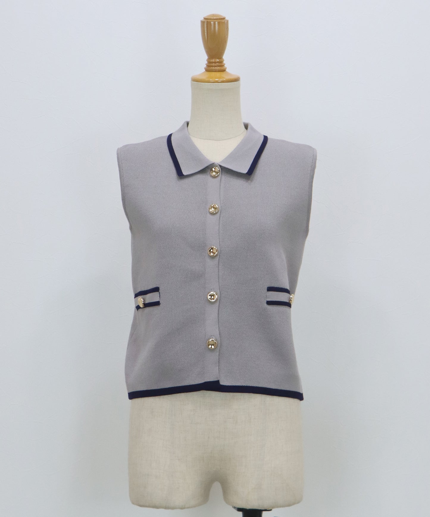 【早割5％OFF】ゴールドボタンノースリーブポロニット