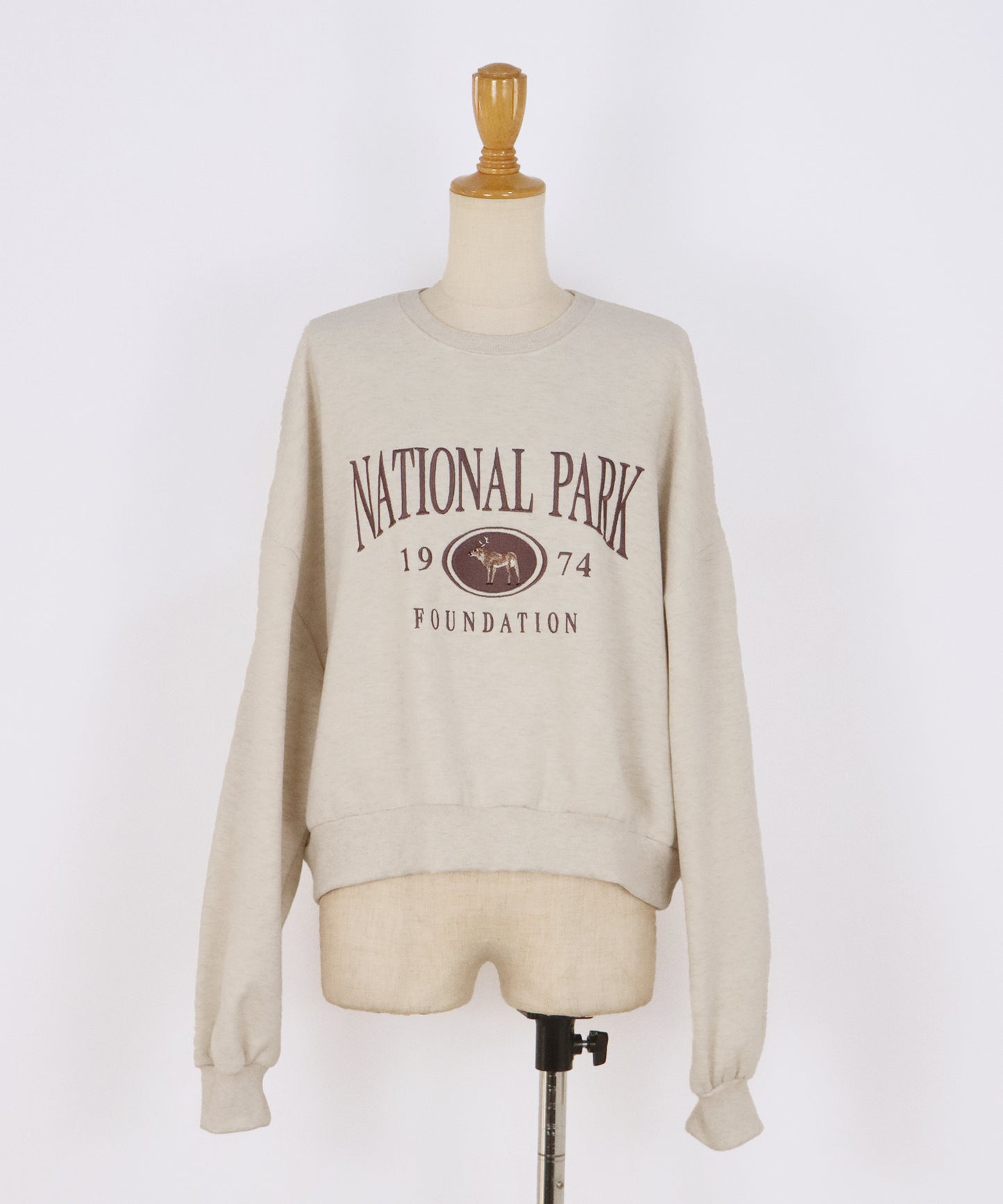 【早割5％OFF】裏起毛ディア刺繍スウェット