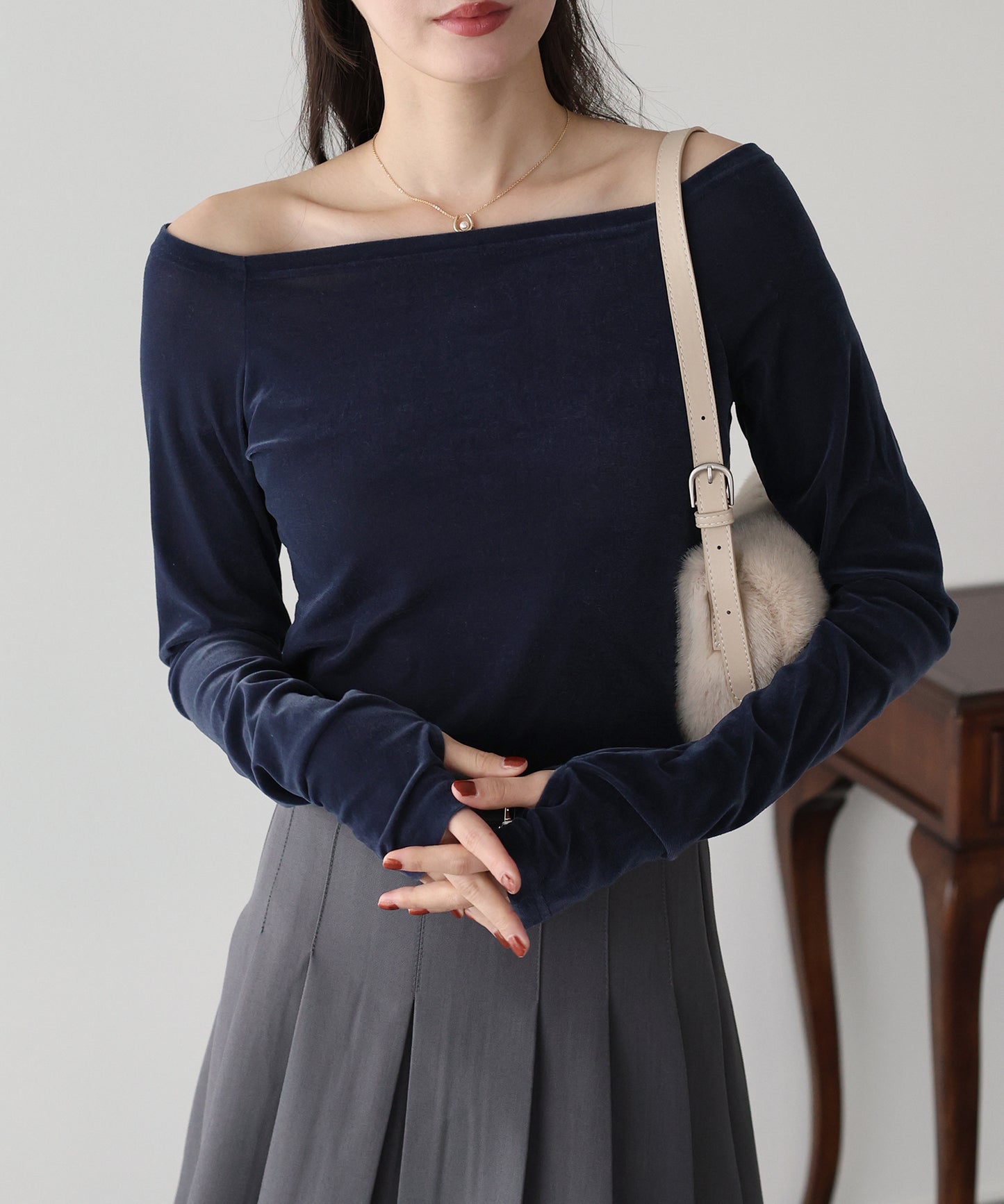 シアーベロアオフショルTシャツ【ネコポス】