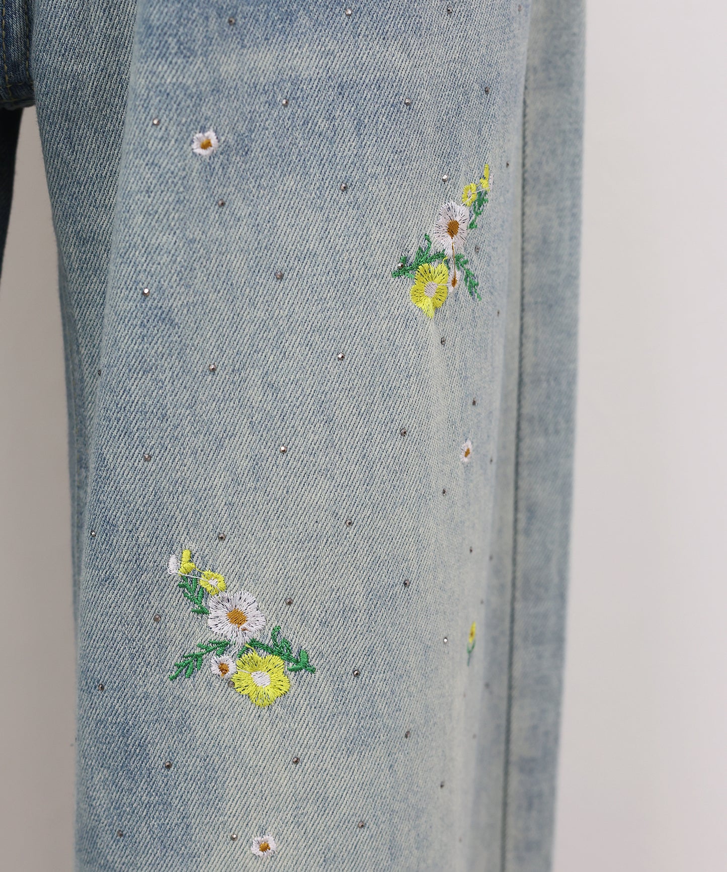 【早割5％OFF】フラワー刺繍デニムパンツ