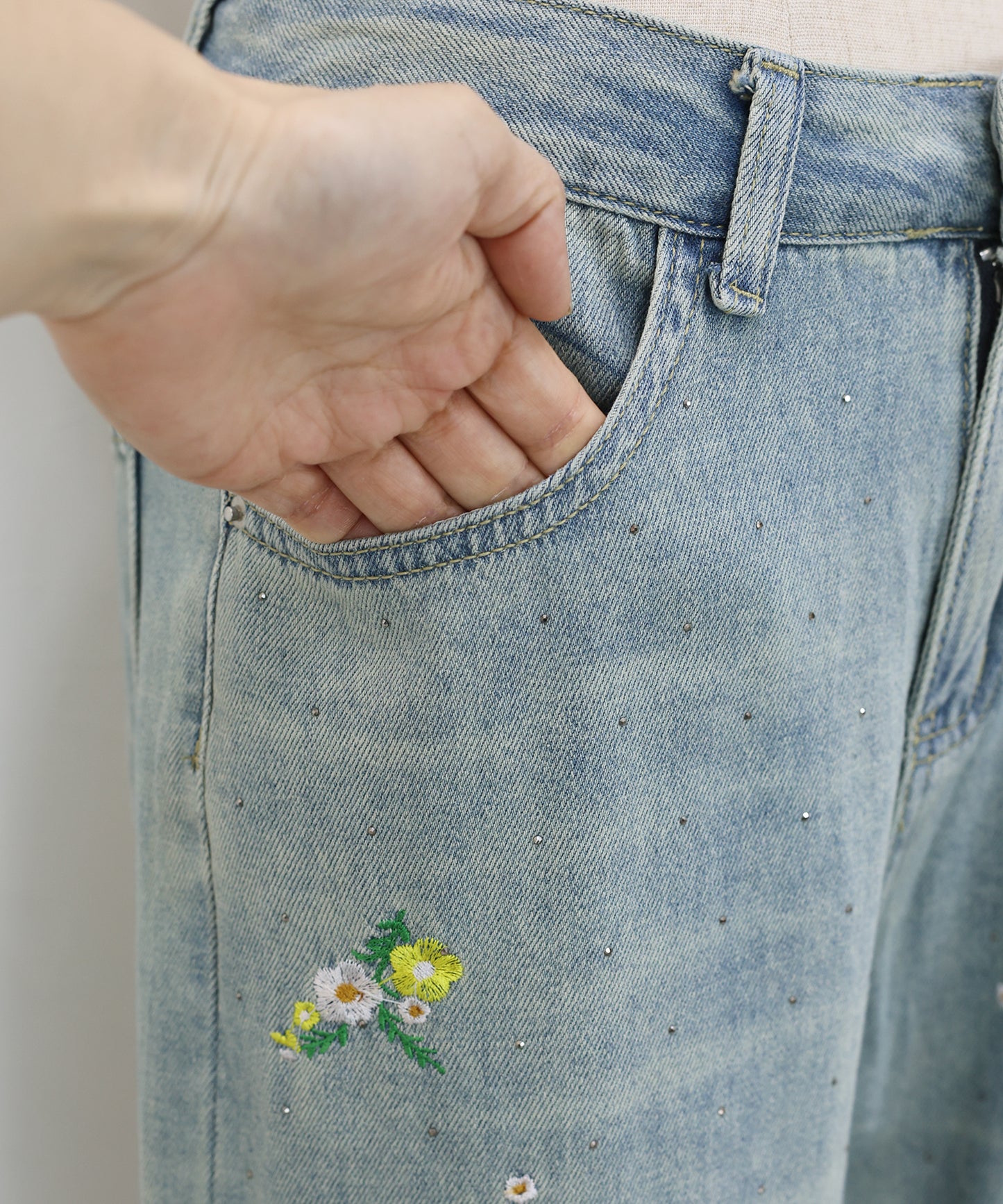 【早割5％OFF】フラワー刺繍デニムパンツ