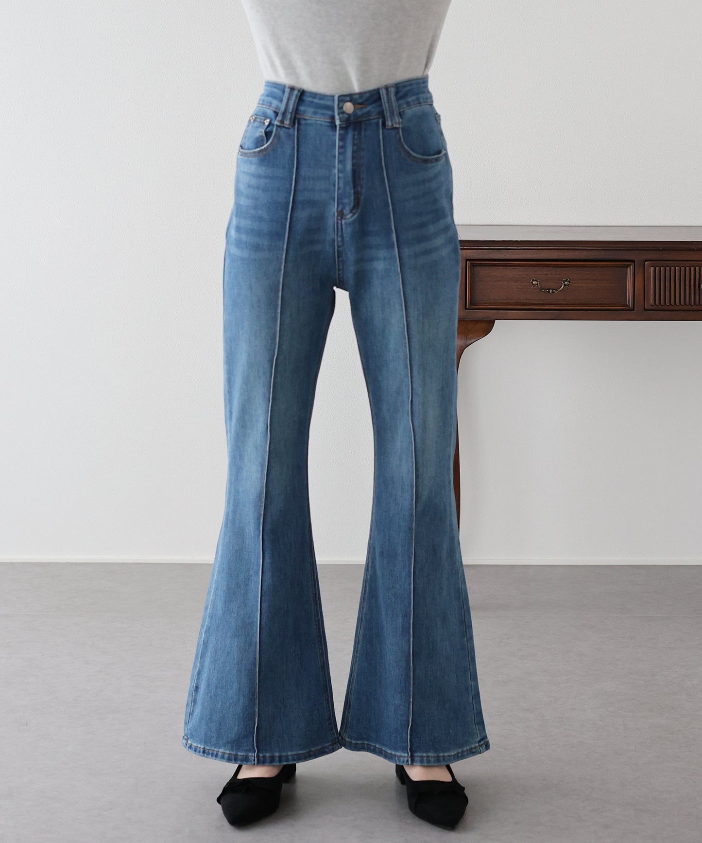 【早割5％OFF】センタープレスフレアデニム