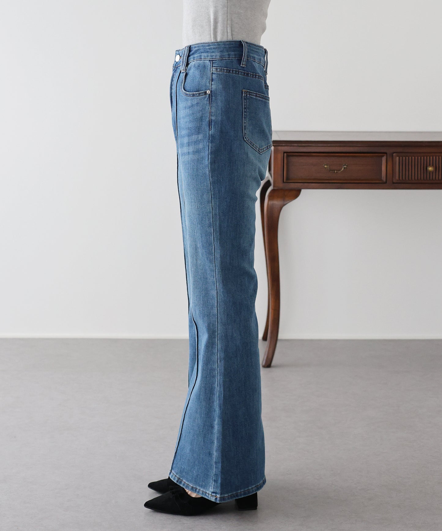 【早割5％OFF】センタープレスフレアデニム