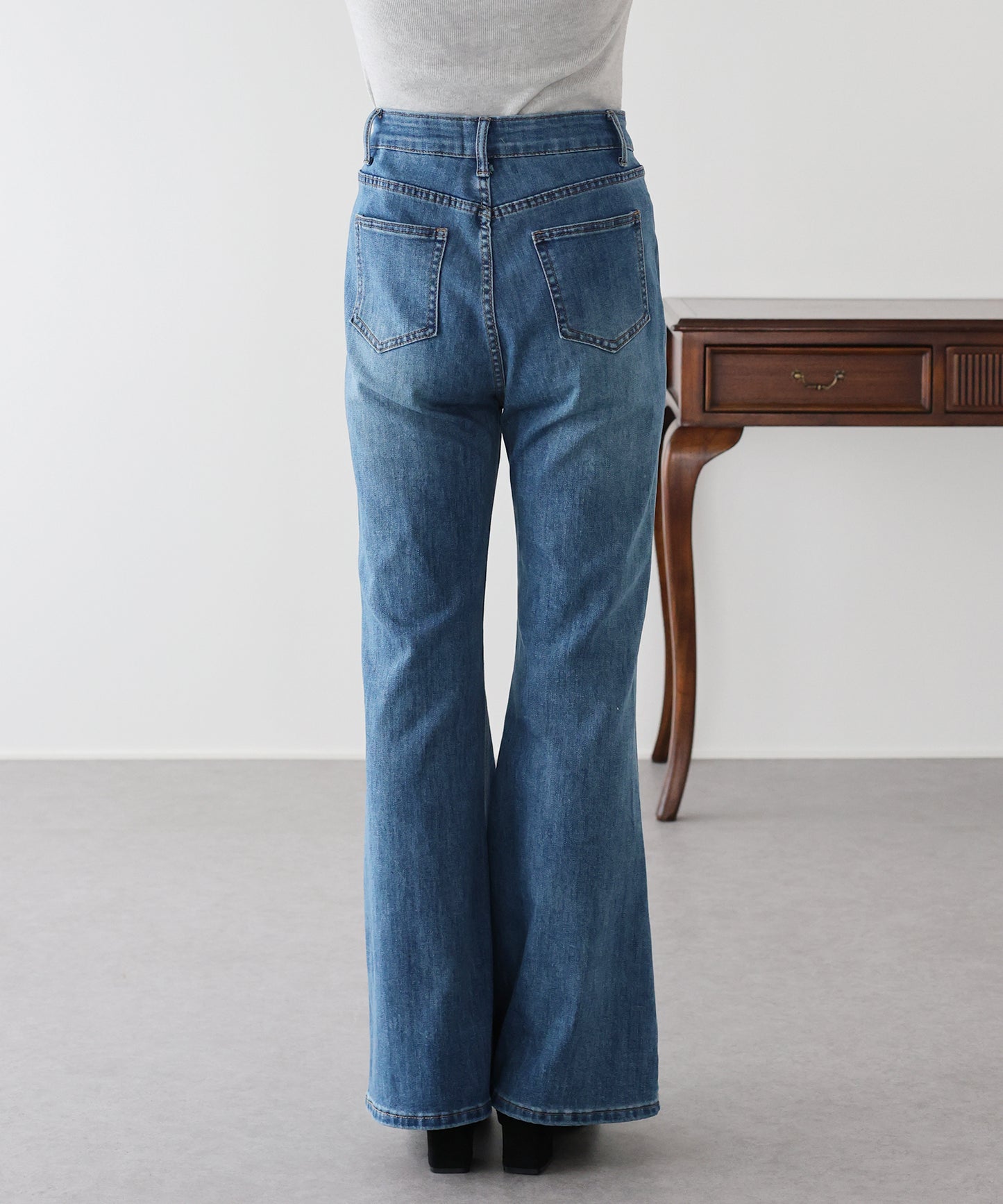 【早割5％OFF】センタープレスフレアデニム