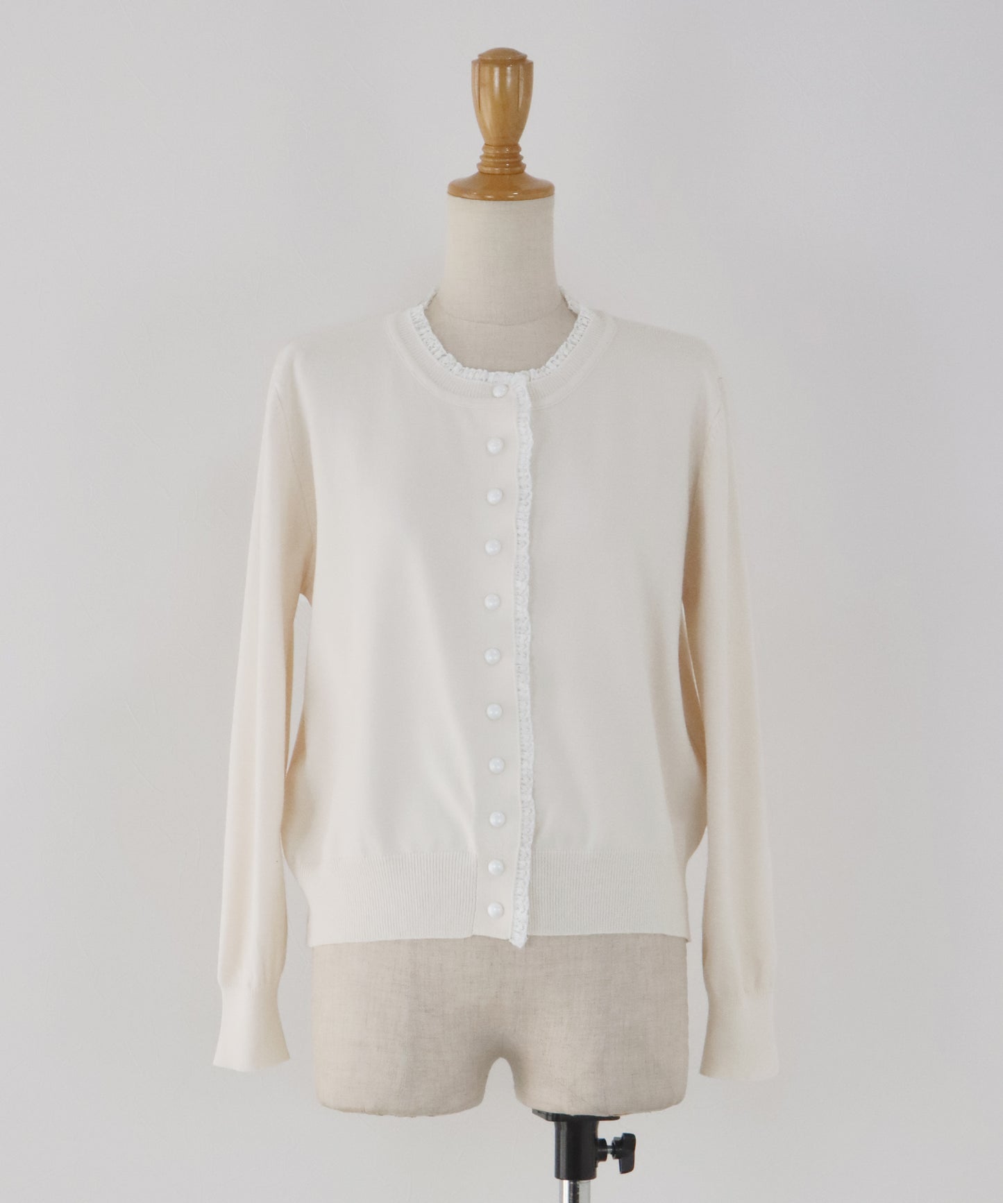 【早割5％OFF】レーストリムパールボタンカーディガン