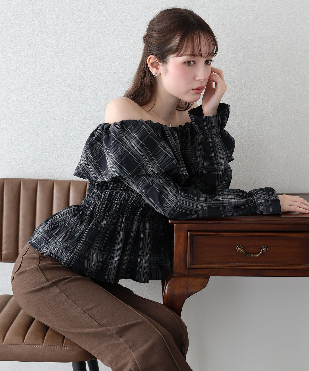 【早割5％OFF】《2サイズ展開》チェックオフショルダーブラウス【メール便】